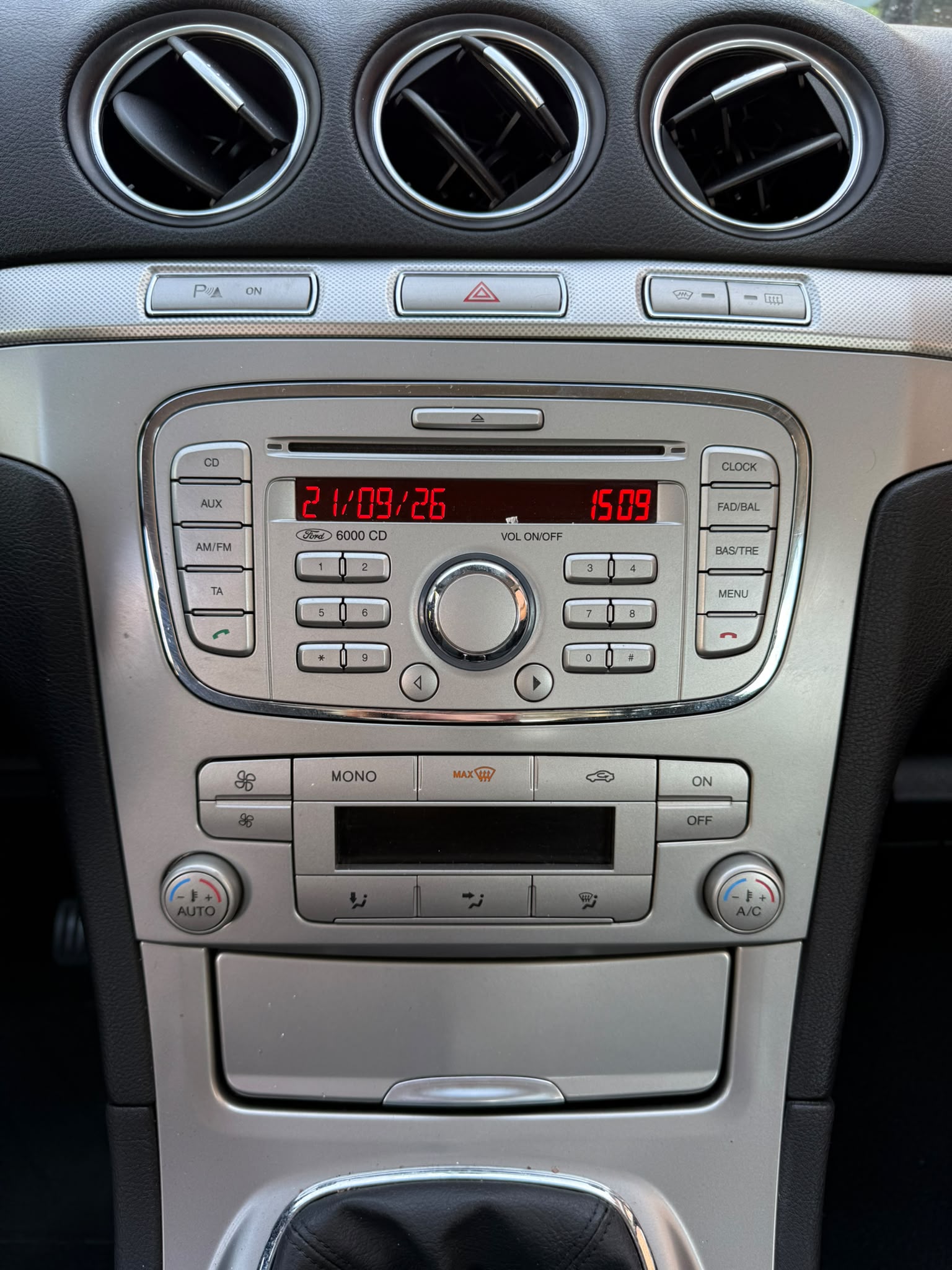 FORD Galaxy 2.0i Ghia-image-12