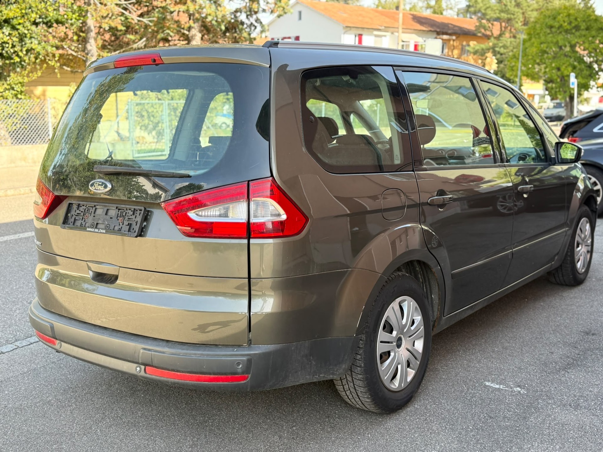 FORD Galaxy 2.0i Ghia-image-3