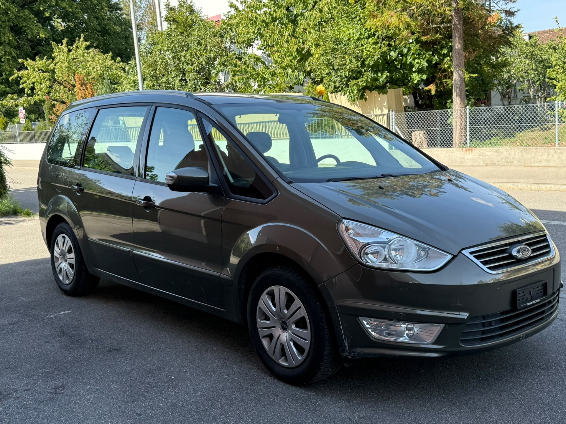 FORD Galaxy 2.0i Ghia-image-4