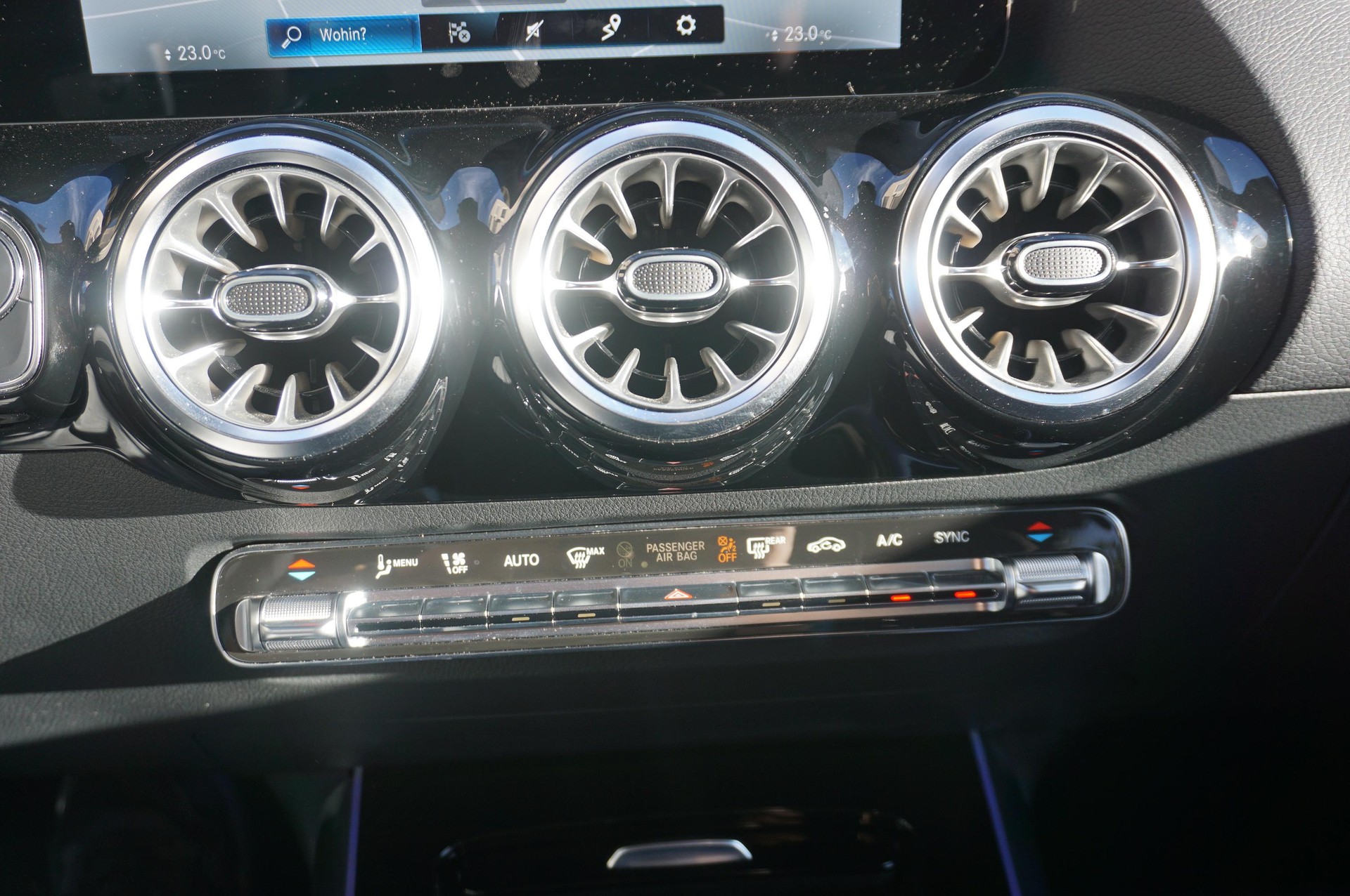MERCEDES-BENZ GLA-Klasse H247 GLA 250 AMG Line 4matic-image-15