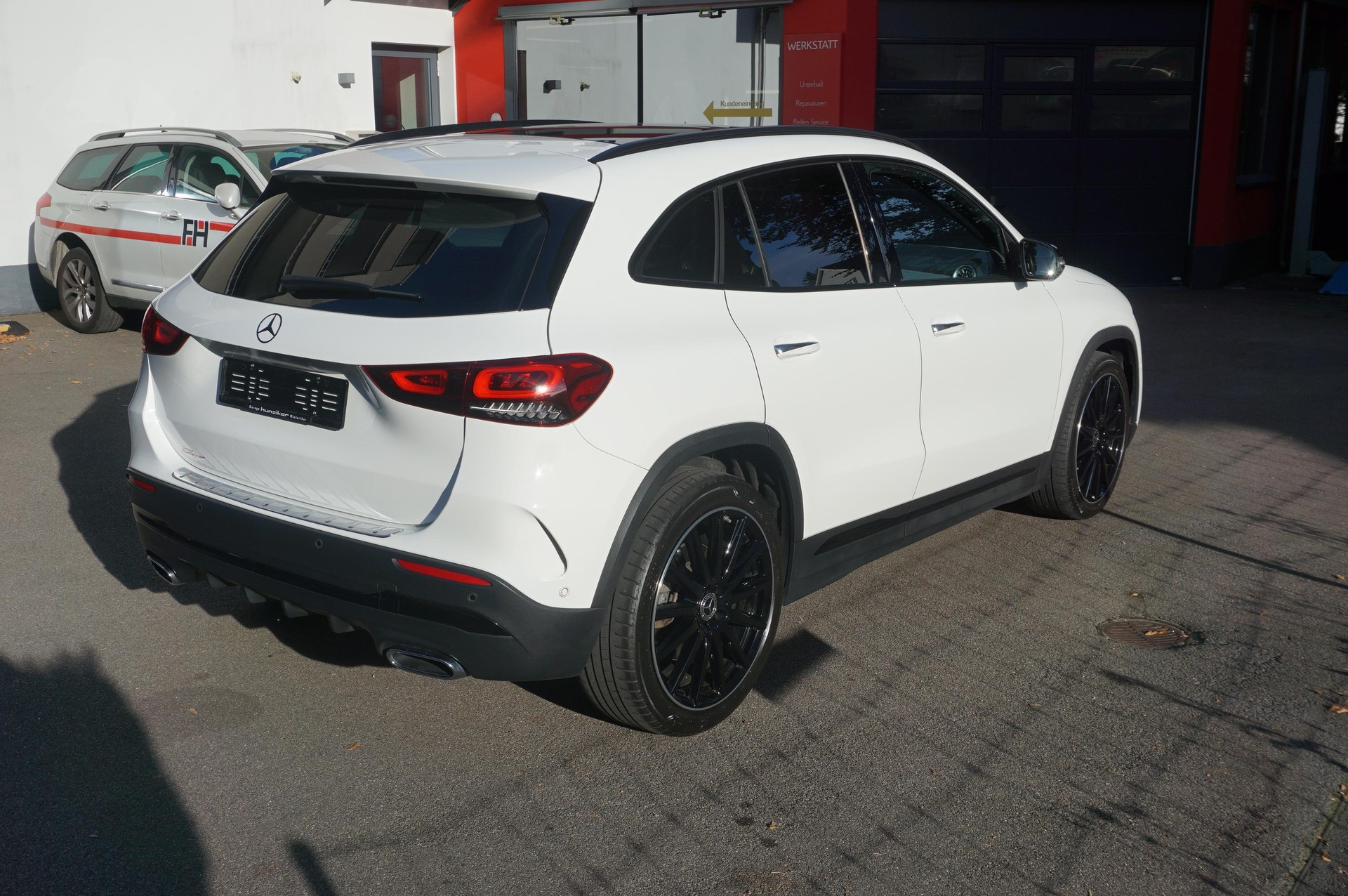 MERCEDES-BENZ GLA-Klasse H247 GLA 250 AMG Line 4matic-image-1