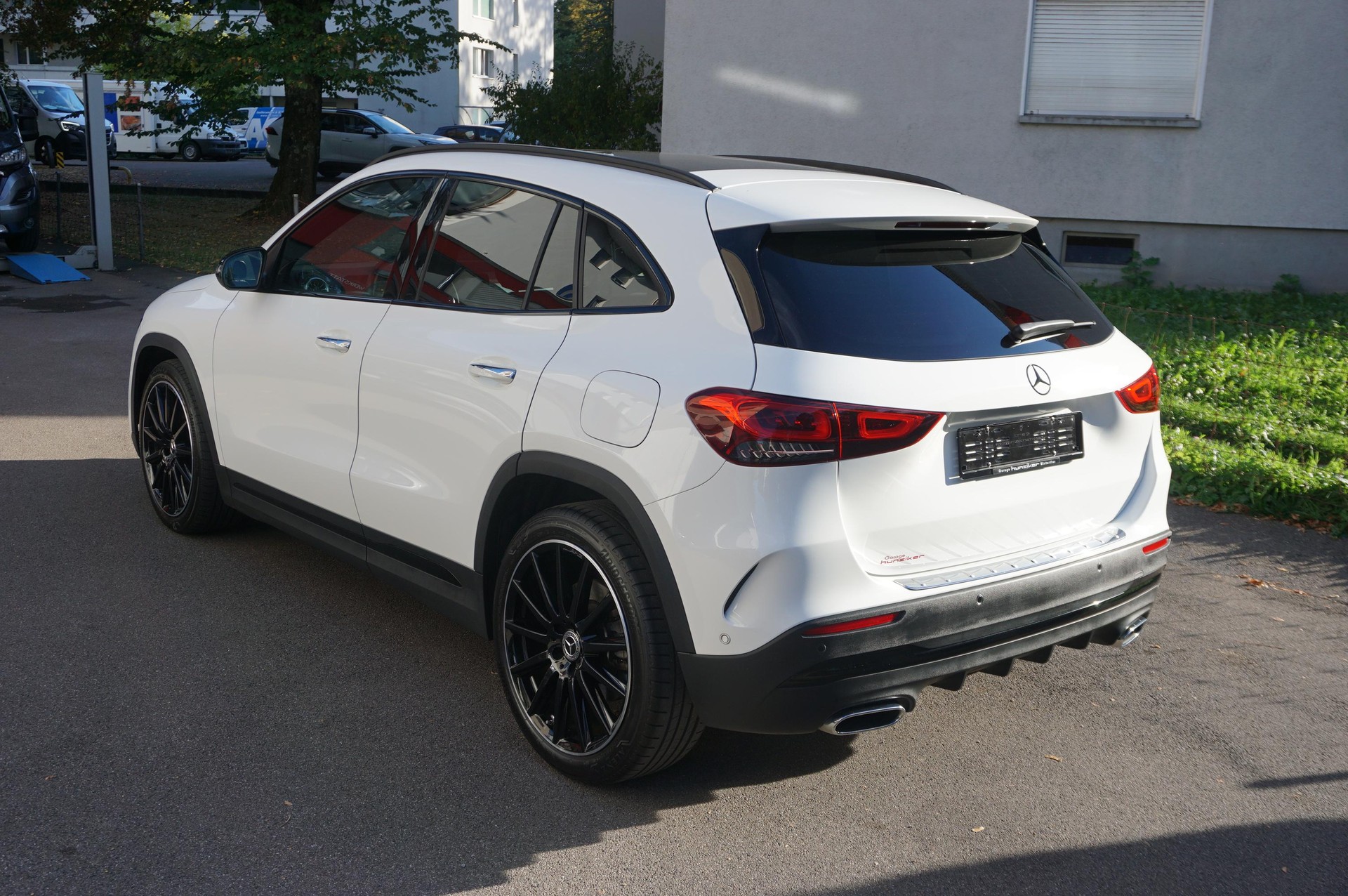 MERCEDES-BENZ GLA-Klasse H247 GLA 250 AMG Line 4matic-image-2