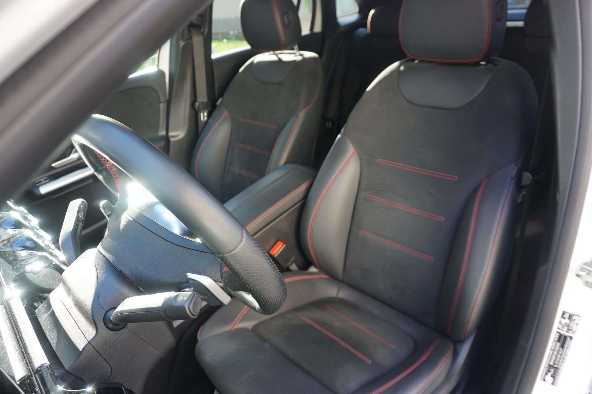 MERCEDES-BENZ GLA-Klasse H247 GLA 250 AMG Line 4matic-image-8