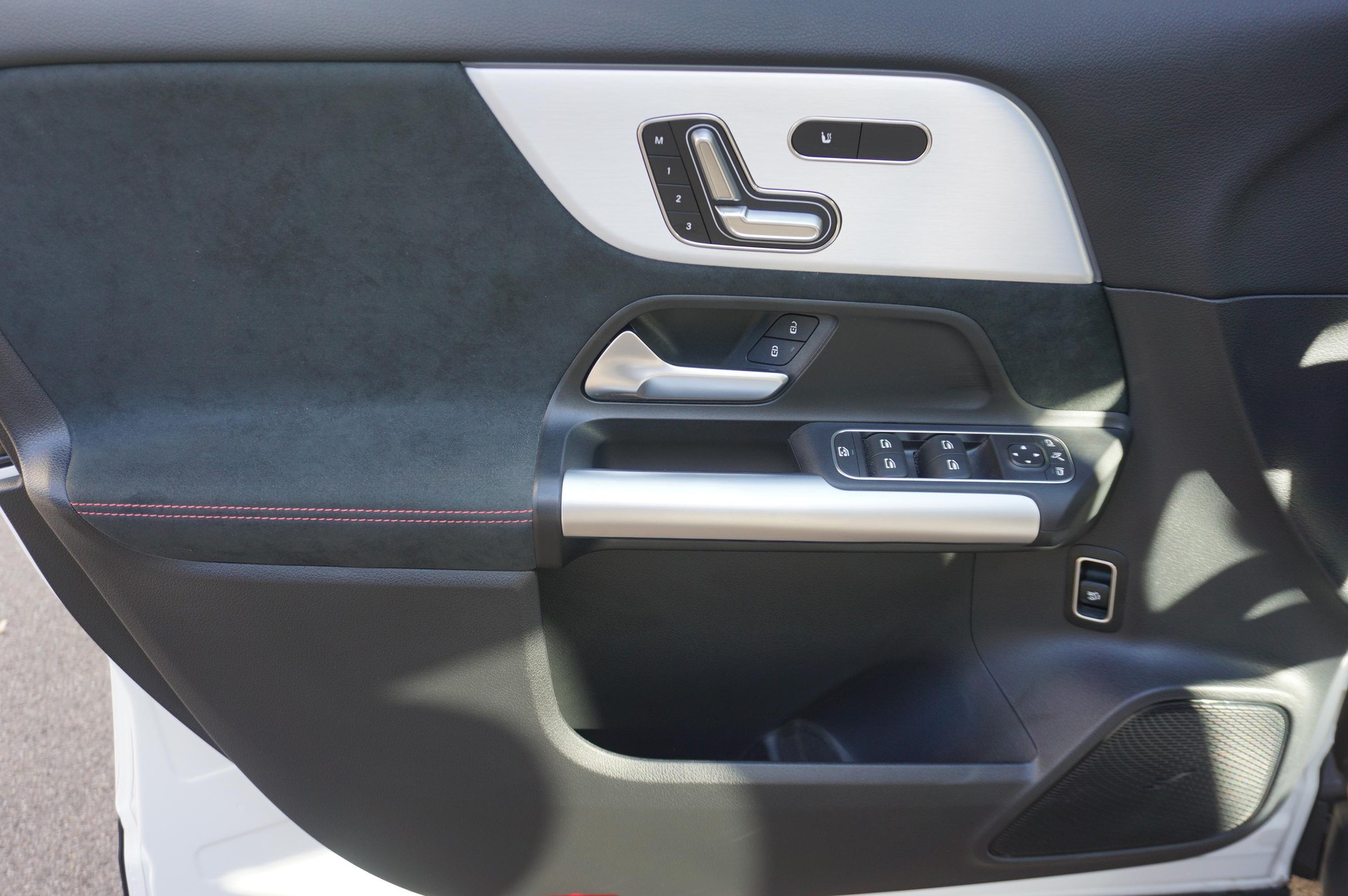 MERCEDES-BENZ GLA-Klasse H247 GLA 250 AMG Line 4matic-image-9