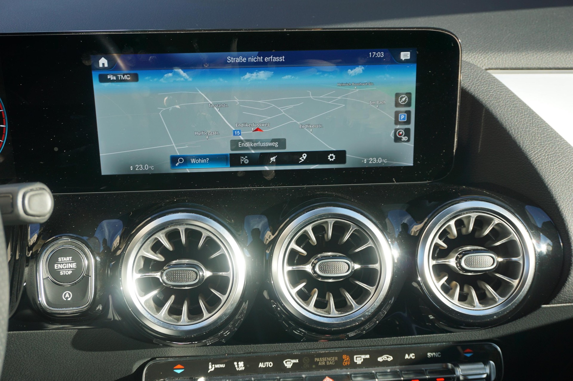 MERCEDES-BENZ GLA-Klasse H247 GLA 250 AMG Line 4matic-image-14
