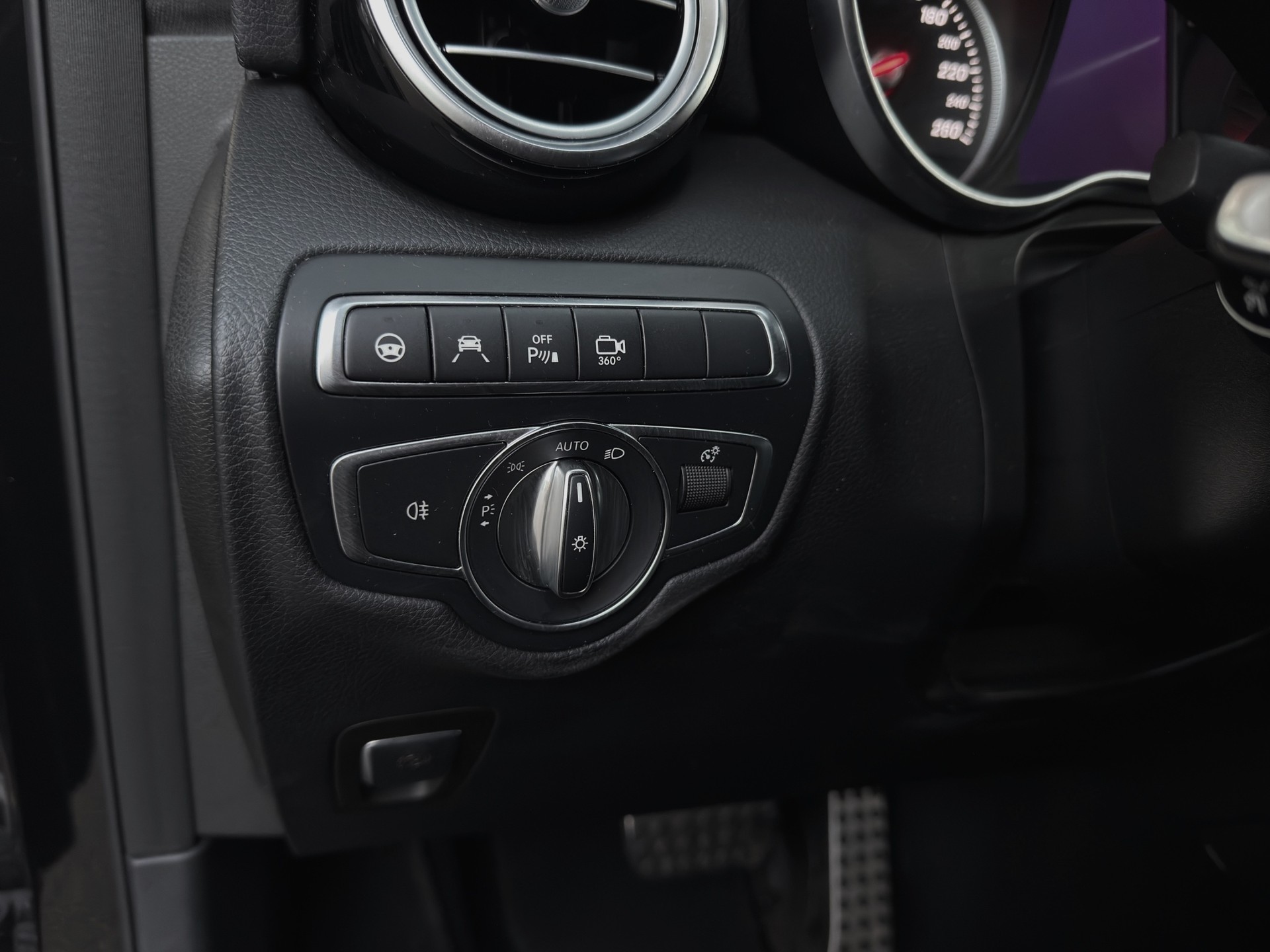 MERCEDES-BENZ GLC 350 d AMG Line 4Matic 9G-Tronic-image-13