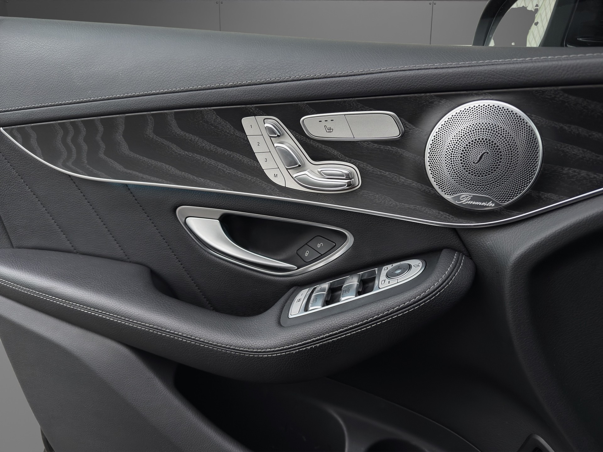 MERCEDES-BENZ GLC 350 d AMG Line 4Matic 9G-Tronic-image-14
