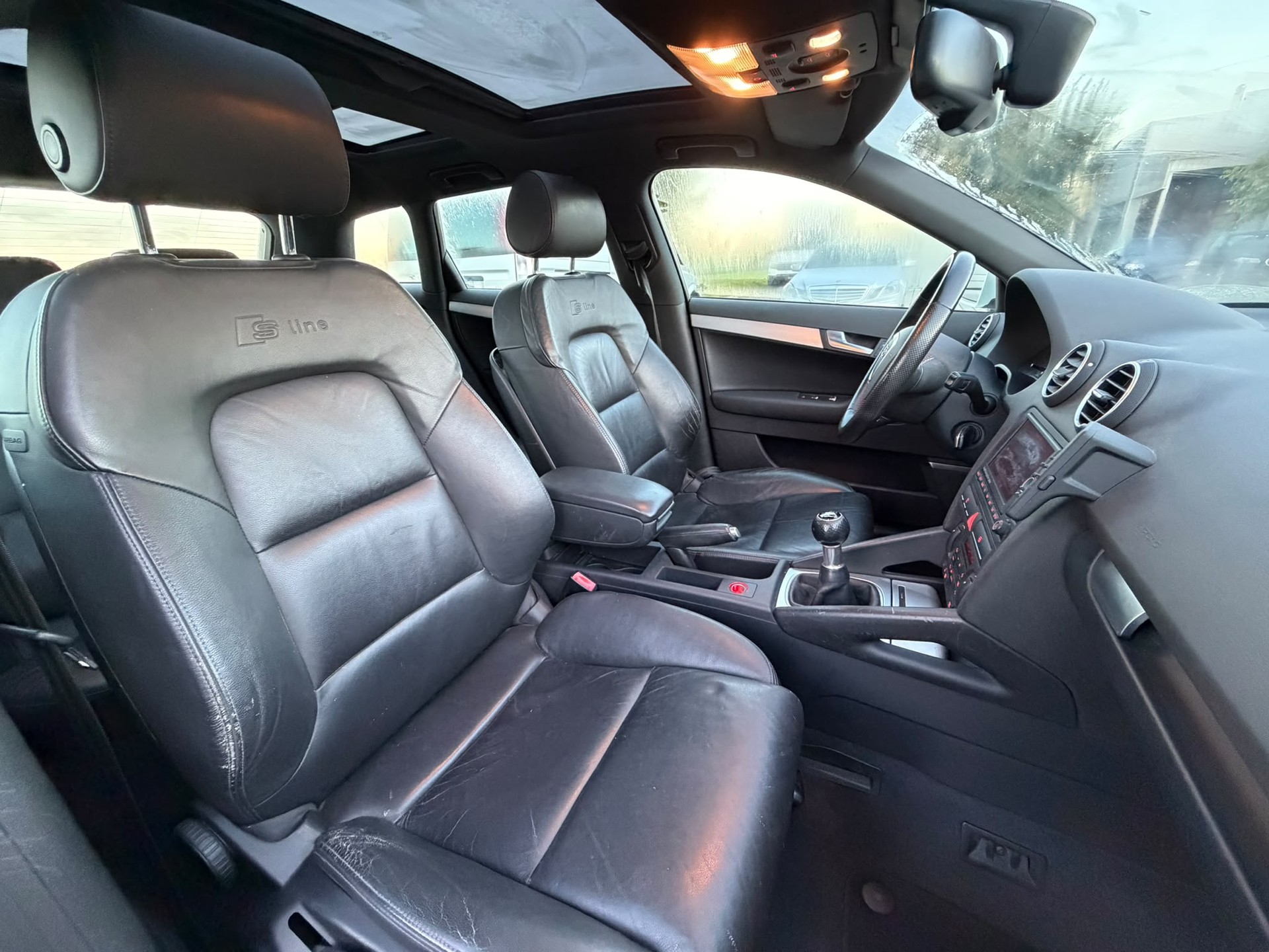 AUDI A3 Sportback 2.0 Turbo FSI Ambition quattro-image-12