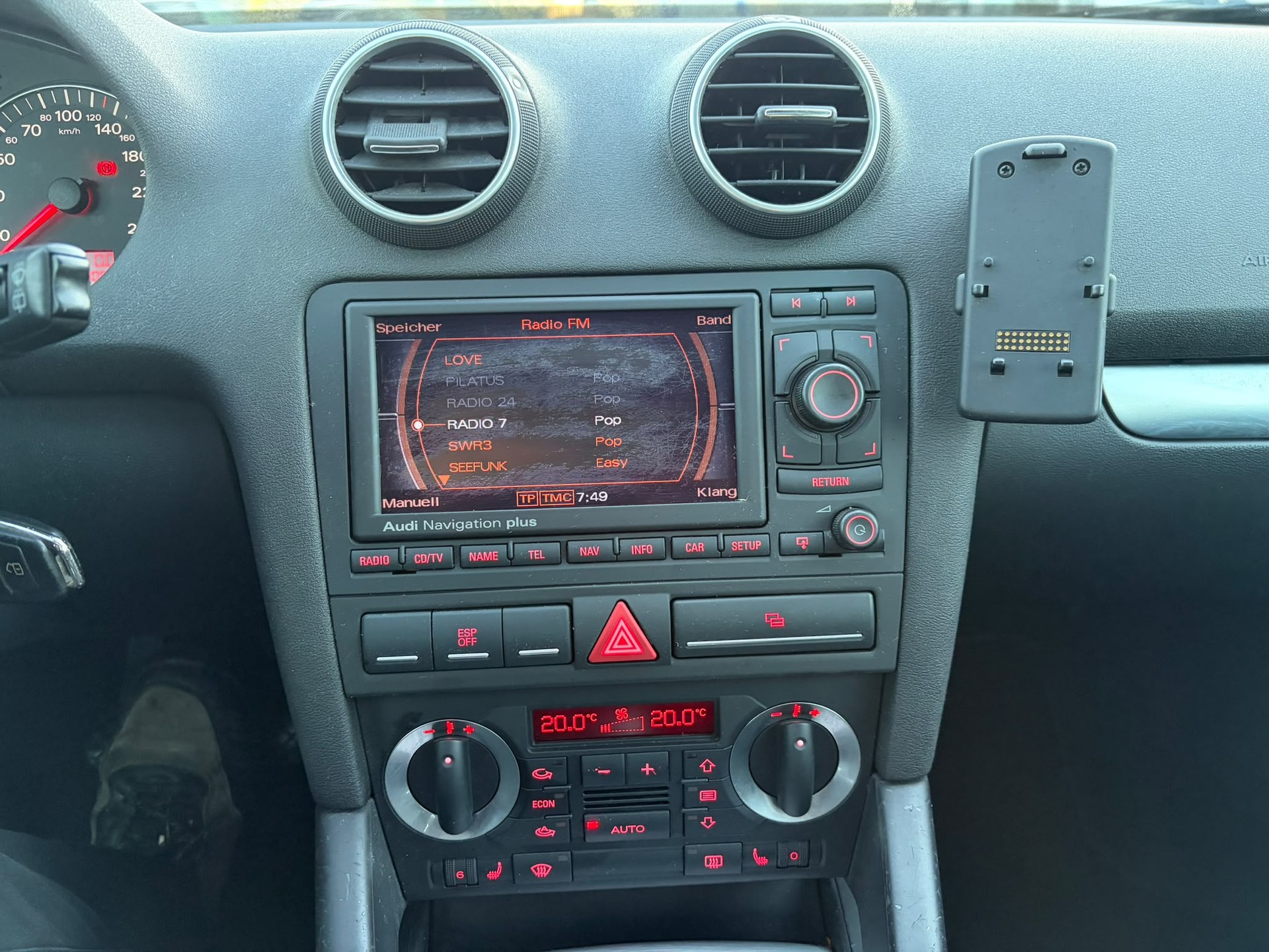 AUDI A3 Sportback 2.0 Turbo FSI Ambition quattro-image-10