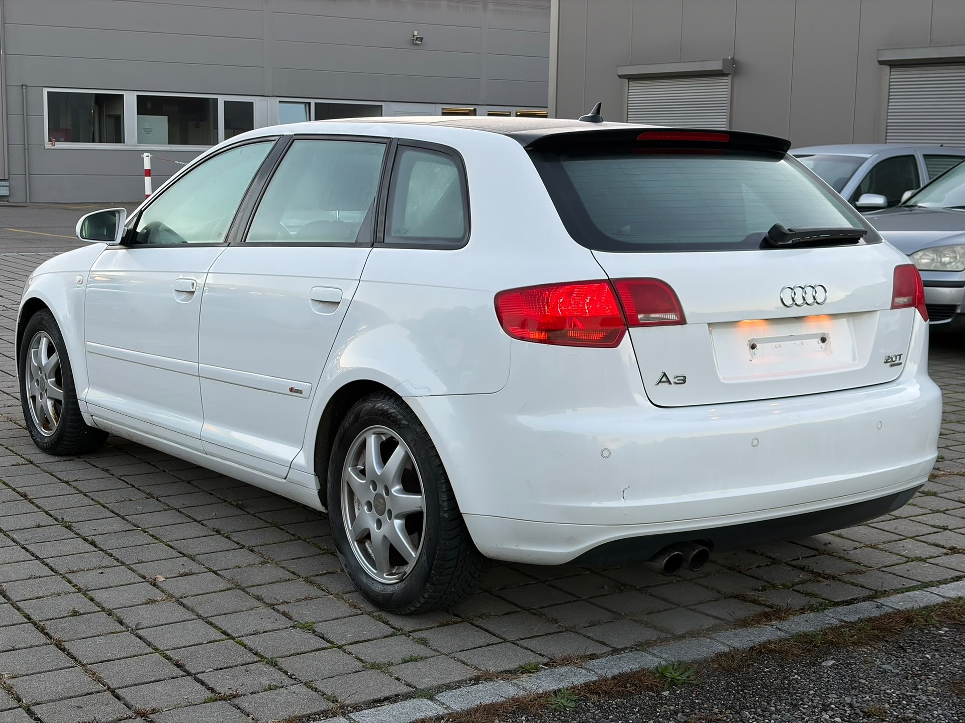 AUDI A3 Sportback 2.0 Turbo FSI Ambition quattro-image-5