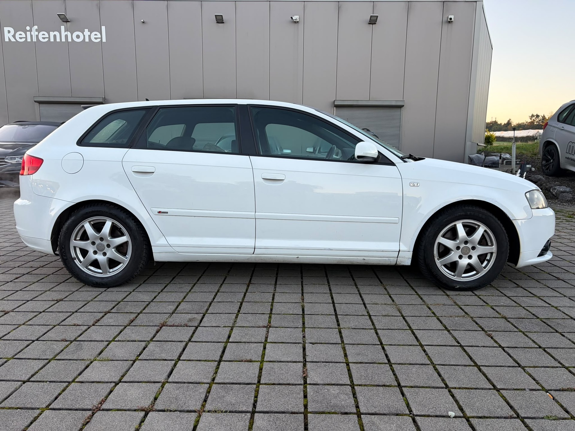 AUDI A3 Sportback 2.0 Turbo FSI Ambition quattro-image-4