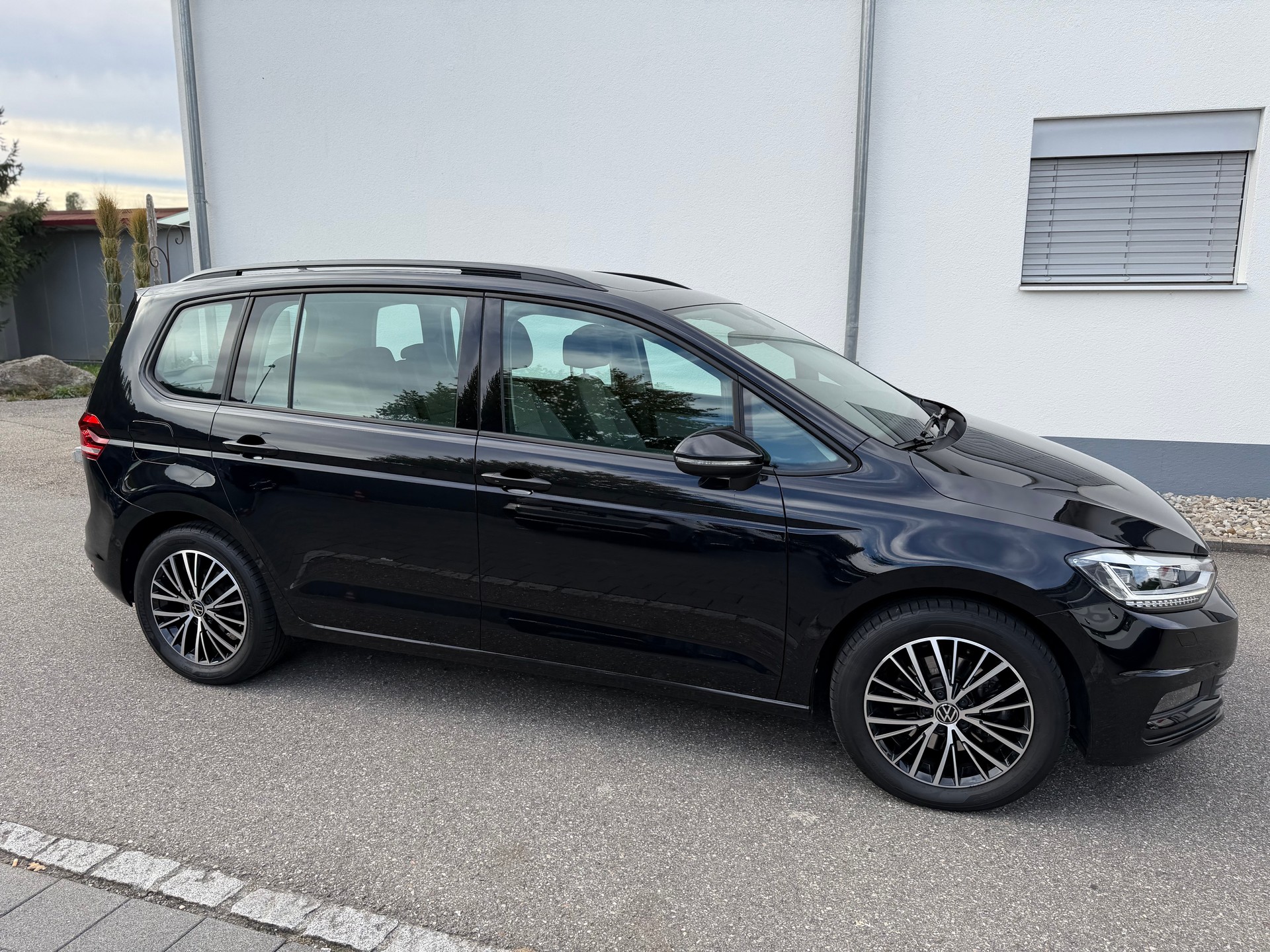 VW Touran 2.0 TDI BlueMotion Technology Comfortline DSG-image-3