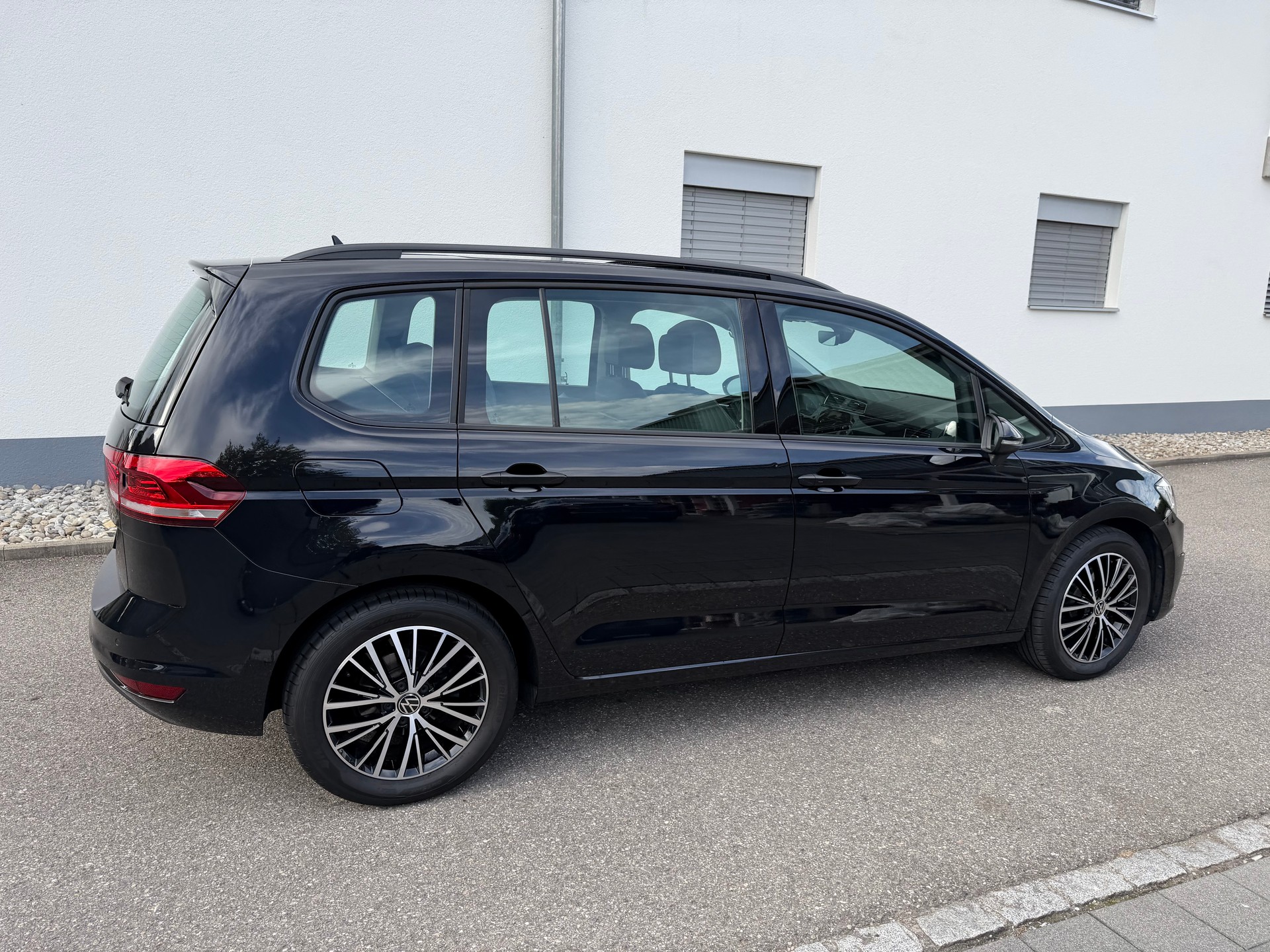 VW Touran 2.0 TDI BlueMotion Technology Comfortline DSG-image-4