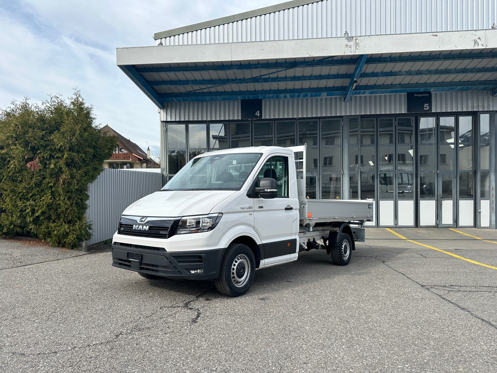 MAN TGE 3.180 4X4 Basculant 3 côtés-showroom-element-1