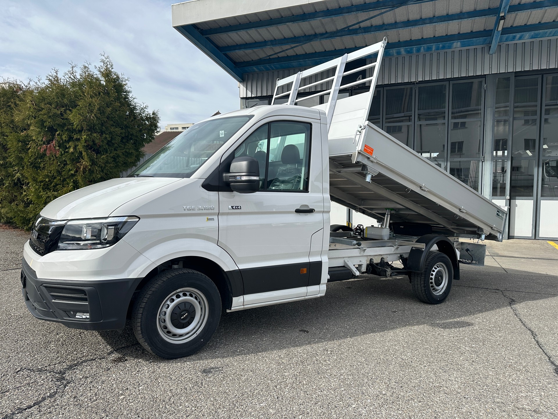 MAN TGE 3.180 4X4 Basculant 3 côtés