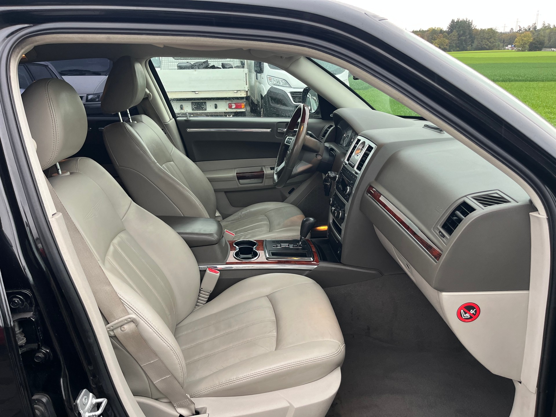 CHRYSLER 300 c-image-14