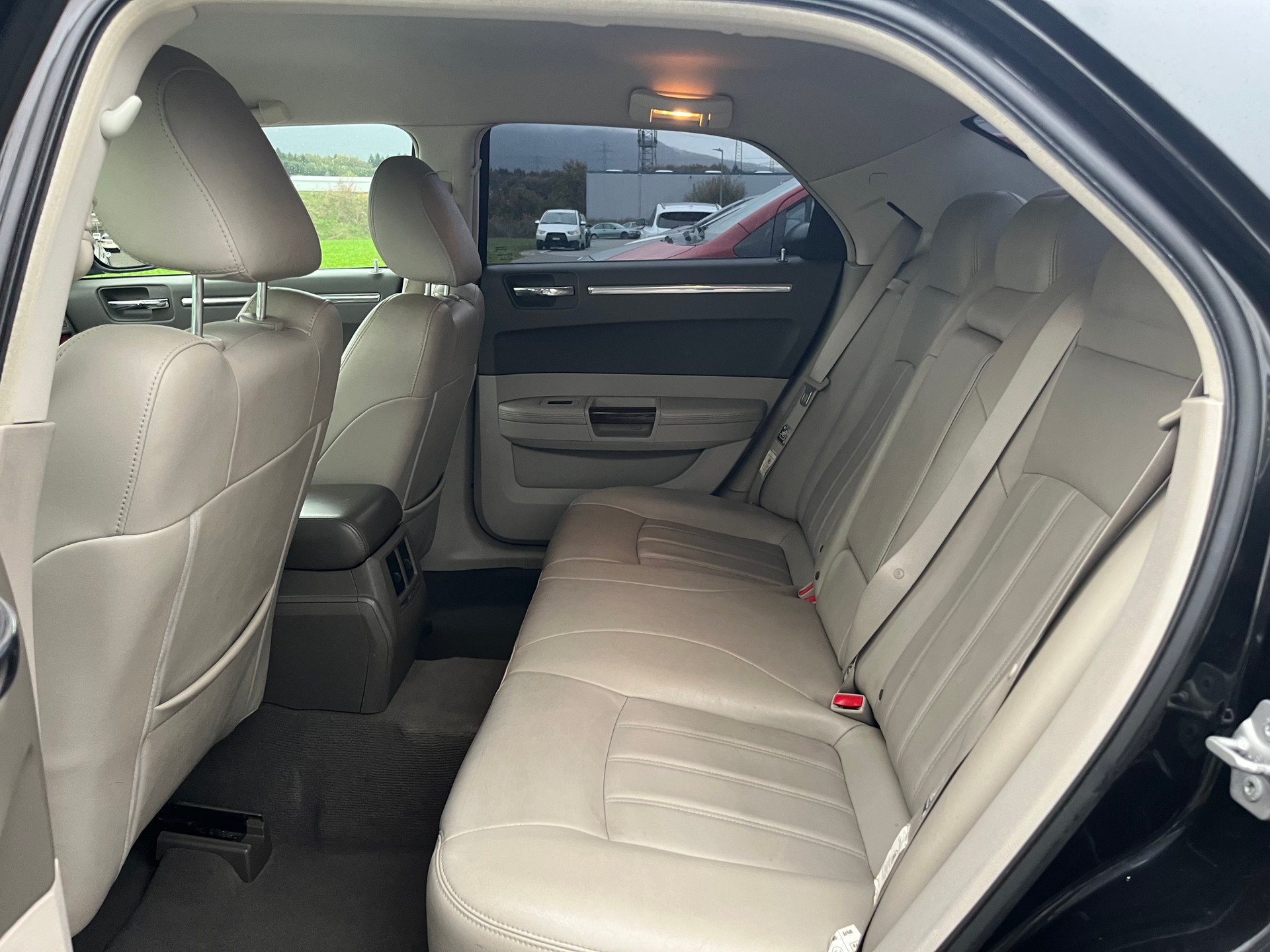 CHRYSLER 300 c-image-9