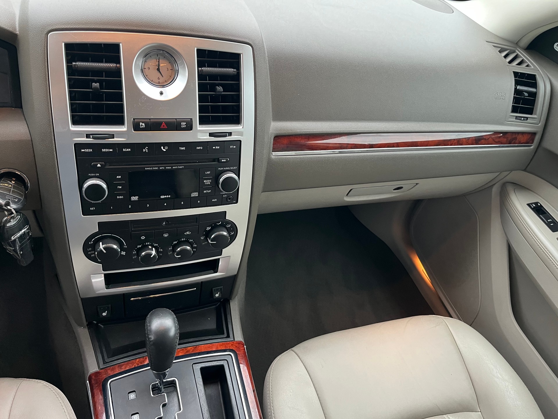 CHRYSLER 300 c-image-8