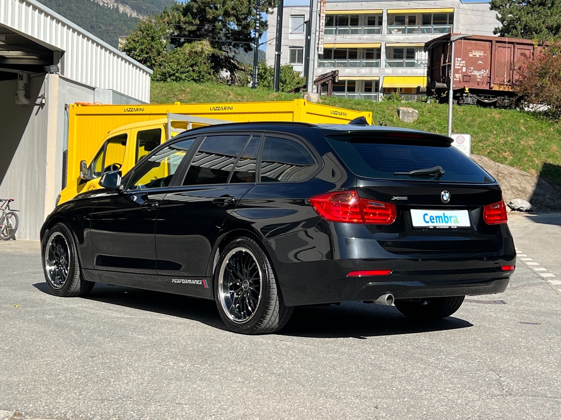 BMW 318d xDrive Touring-image-10