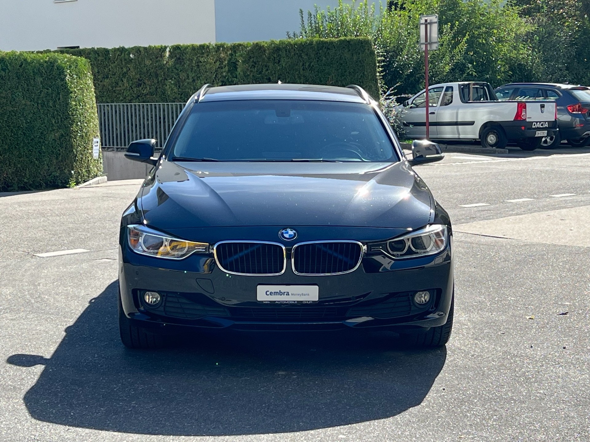 BMW 318d xDrive Touring-image-12