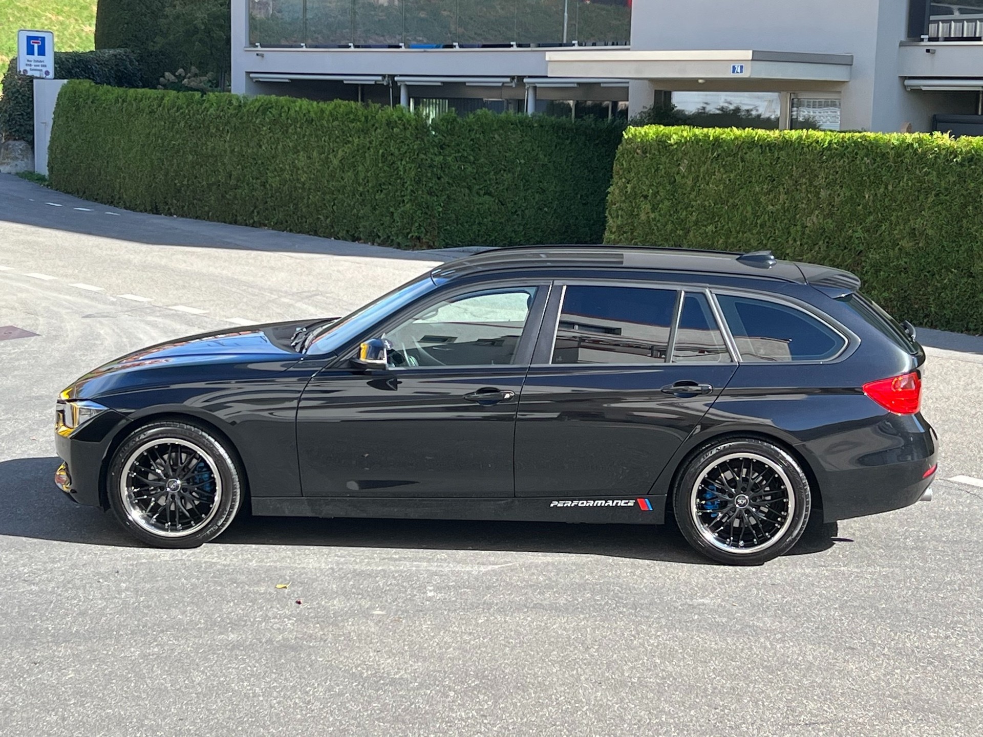 BMW 318d xDrive Touring-image-3