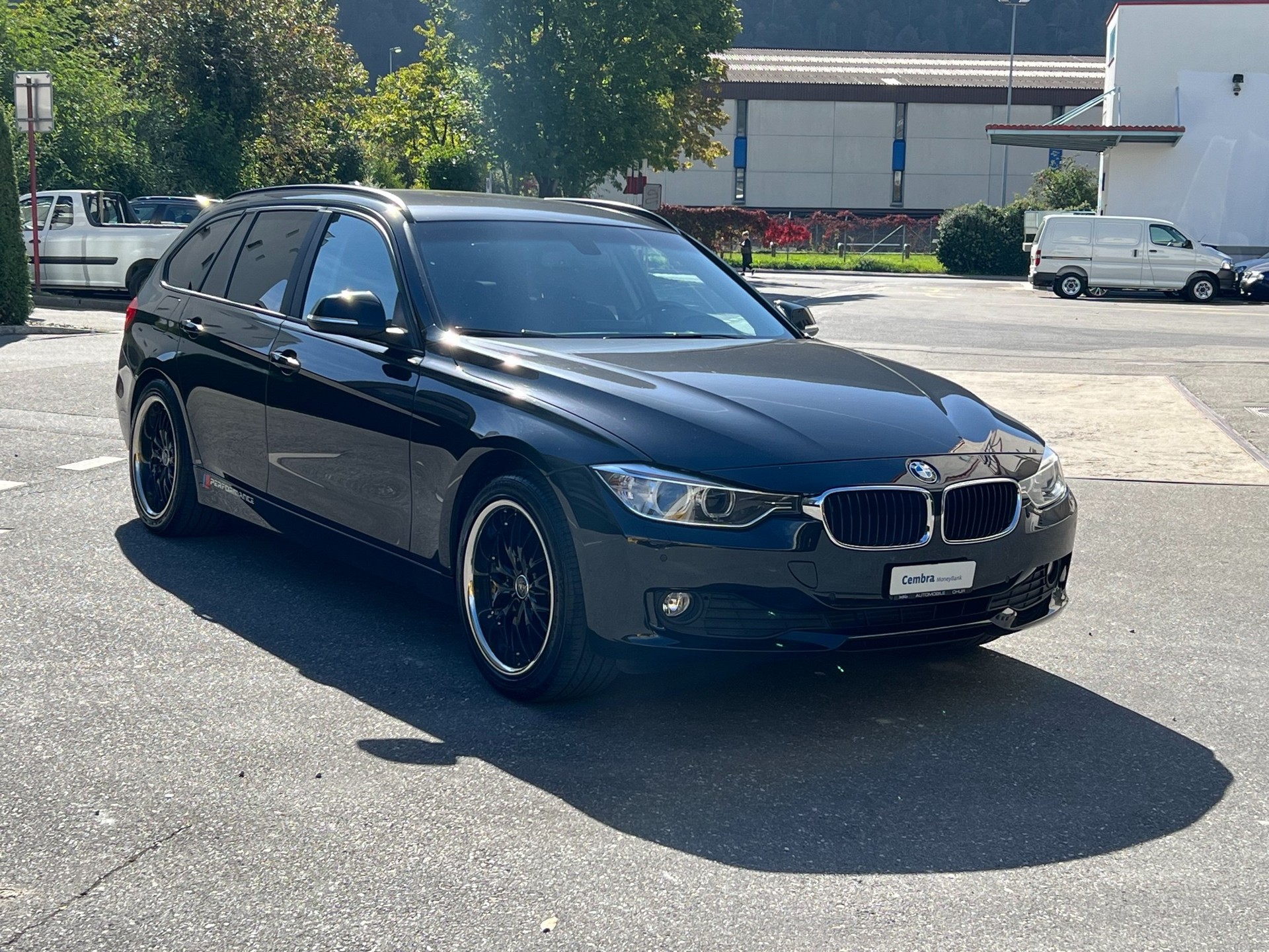 BMW 318d xDrive Touring-image-6