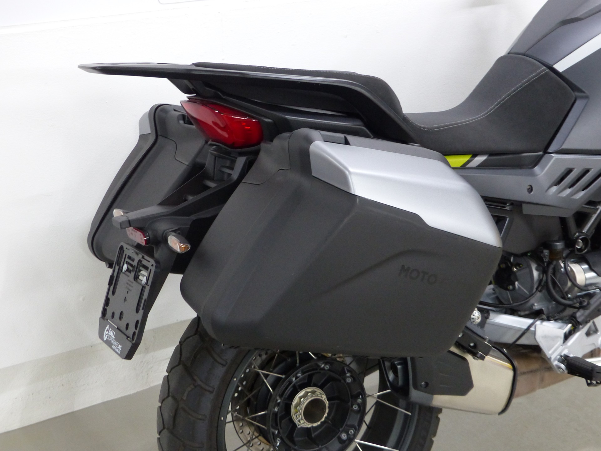 MOTO GUZZI Stelvio 1000 EU5+ mit Zubehör-showroom-element-1