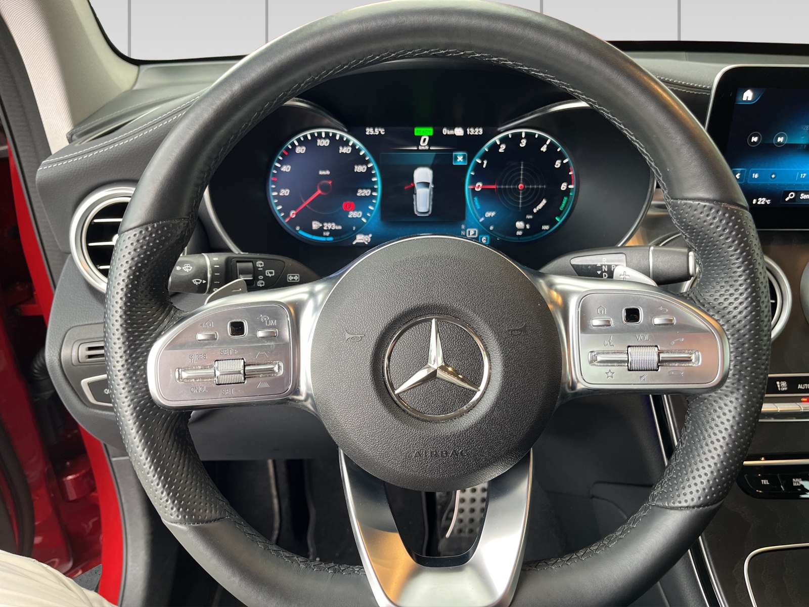 MERCEDES-BENZ GLC 300 de AMG Line 4Matic 9G-Tronic-image-8