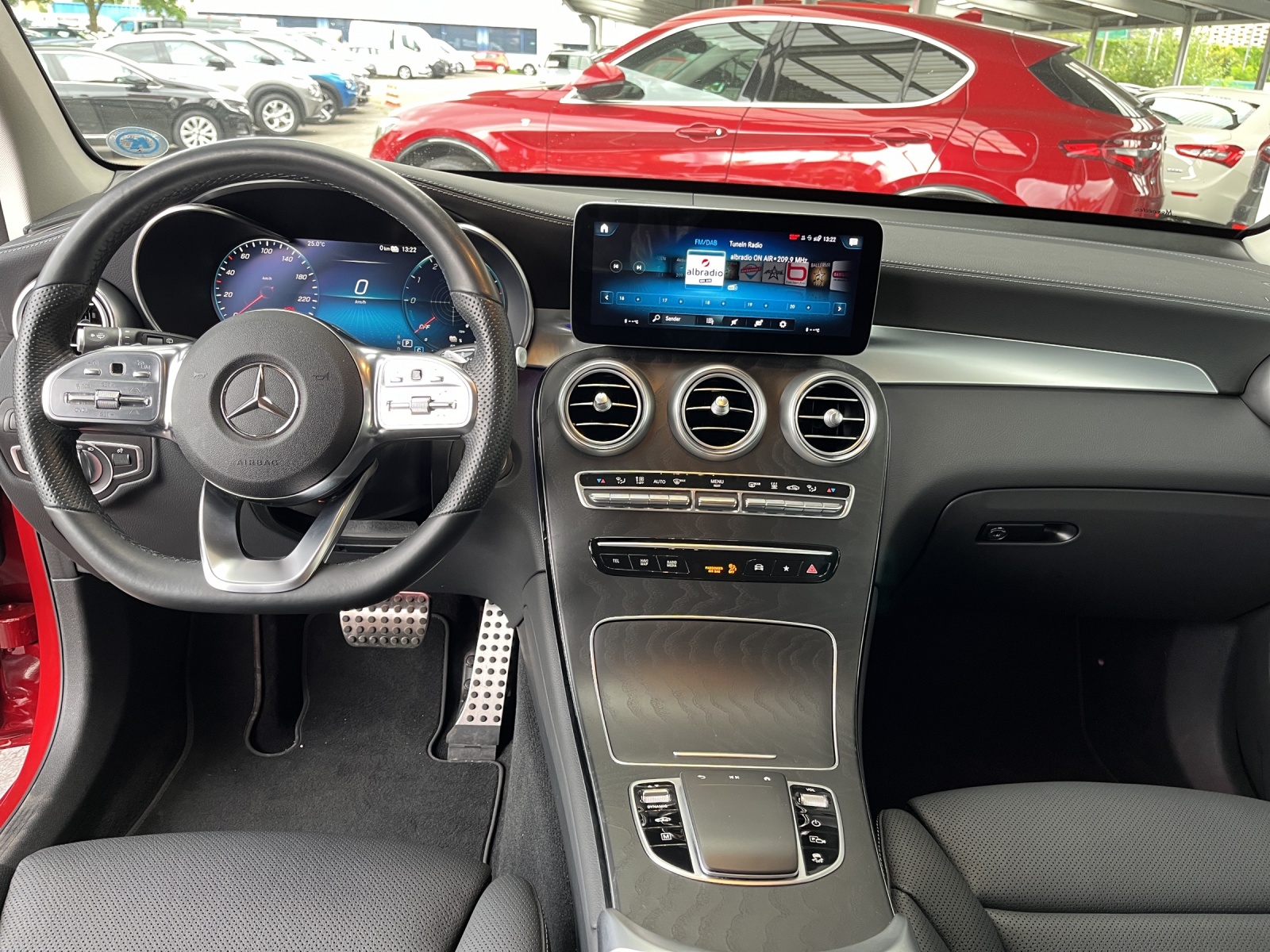 MERCEDES-BENZ GLC 300 de AMG Line 4Matic 9G-Tronic-image-7