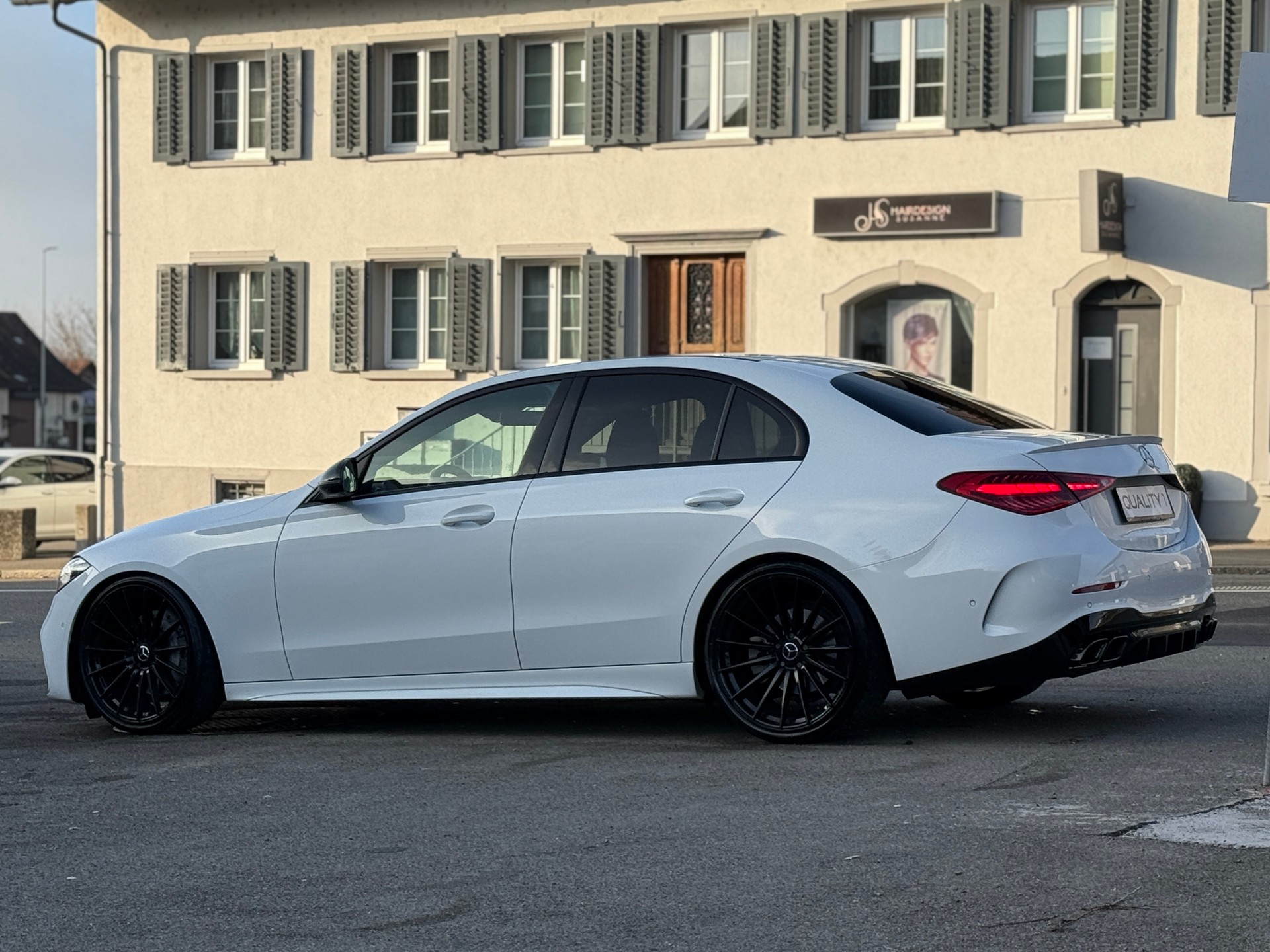 MERCEDES-BENZ C 200 4Matic AMG Line-image-4