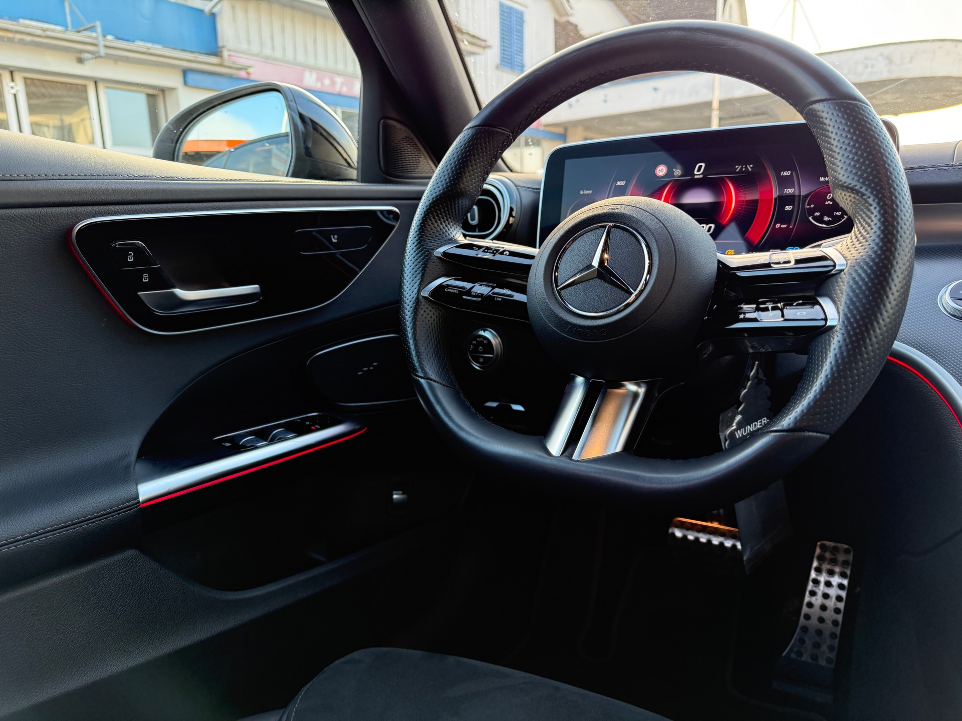 MERCEDES-BENZ C 200 4Matic AMG Line-image-11