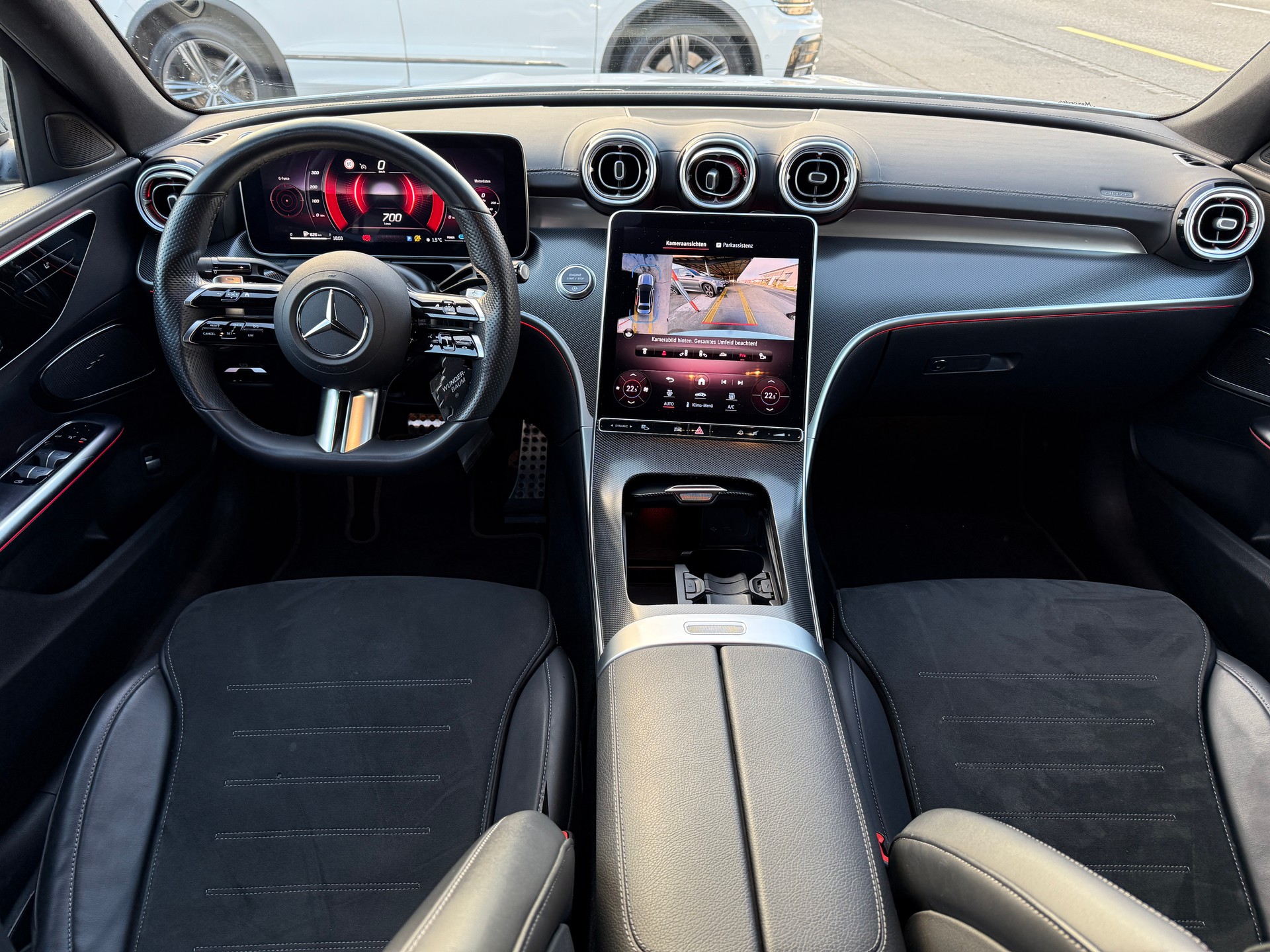 MERCEDES-BENZ C 200 4Matic AMG Line-image-8