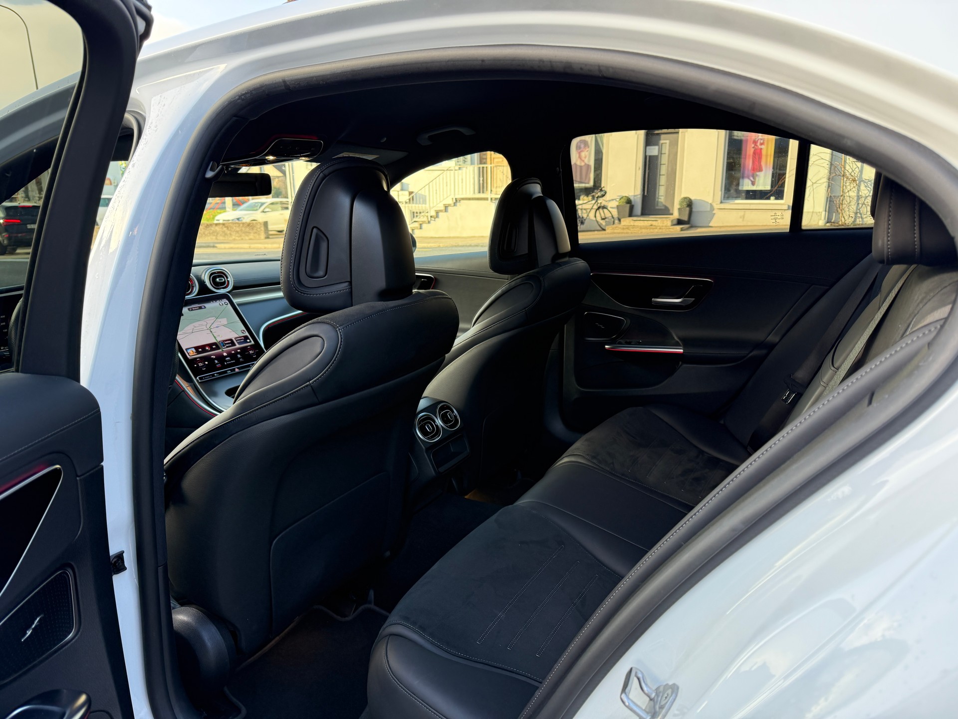 MERCEDES-BENZ C 200 4Matic AMG Line-image-13