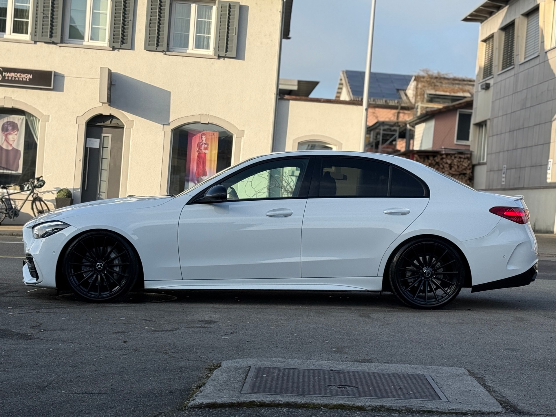 MERCEDES-BENZ C 200 4Matic AMG Line-image-3
