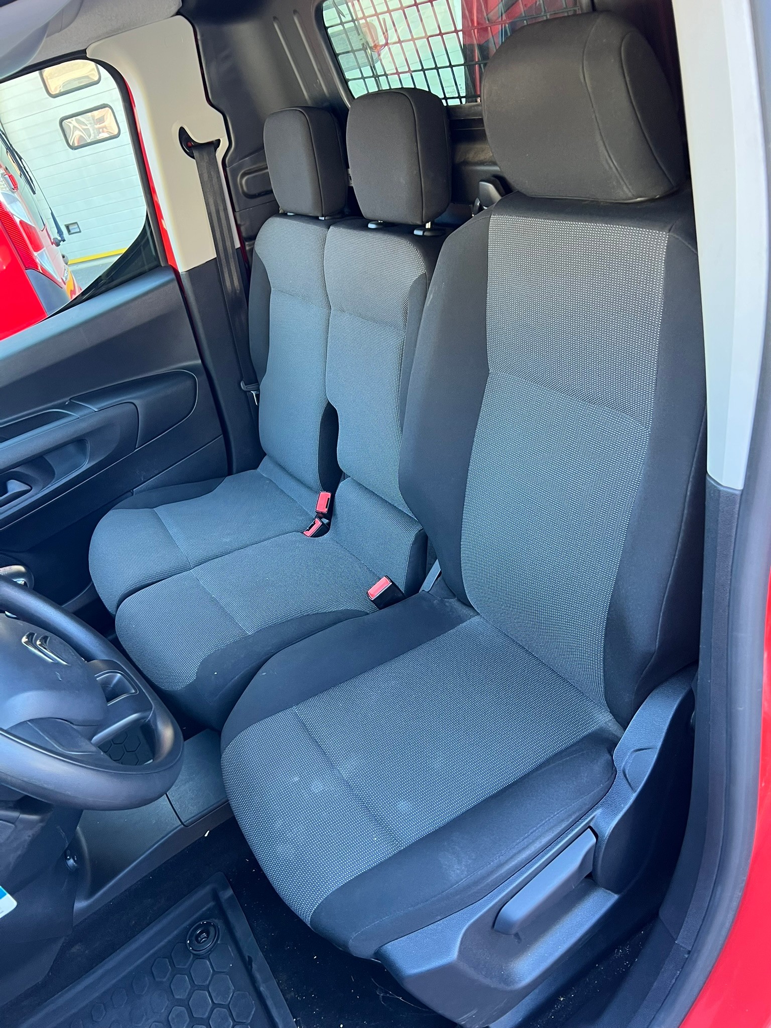 CITROEN Berlingo Van 1.2 Pure Tech 110 s/s Swiss Edition-image-6