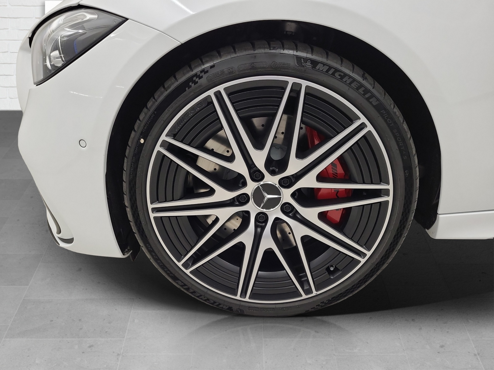 MERCEDES-BENZ AMG C 43 4Matic T-image-5