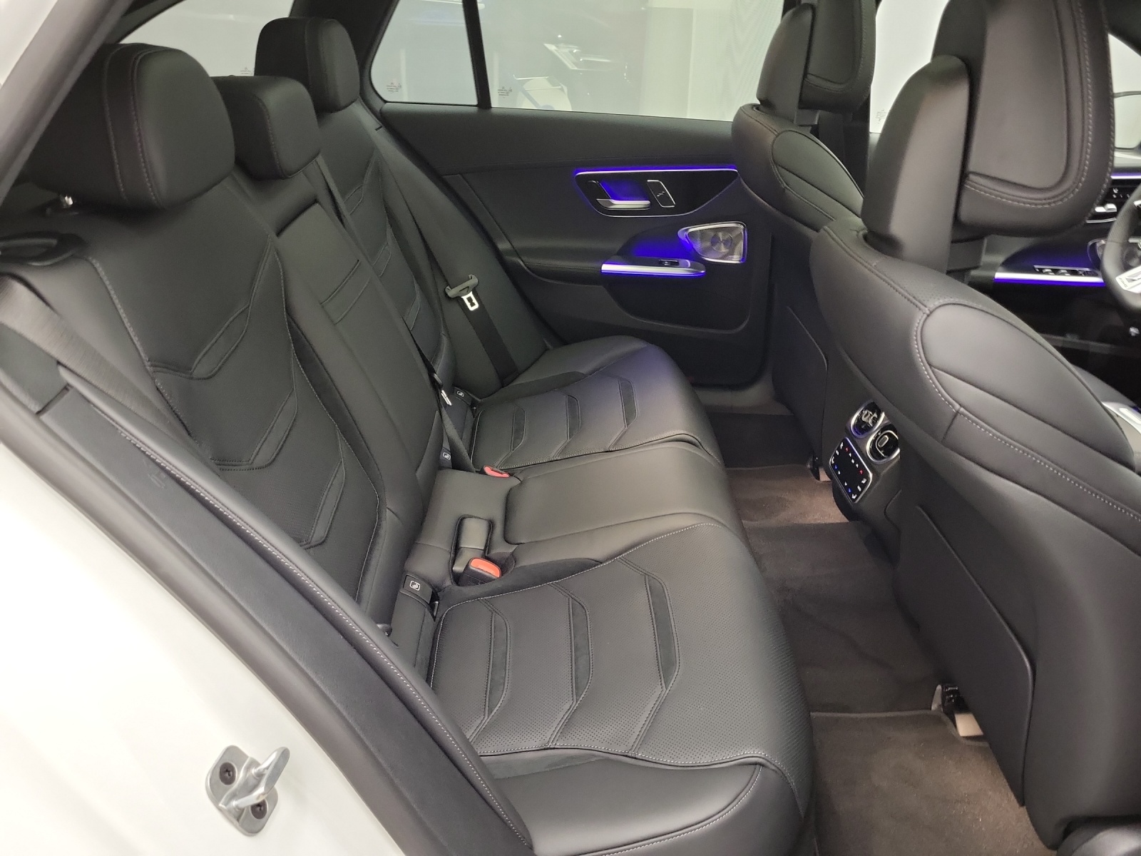 MERCEDES-BENZ AMG C 43 4Matic T-image-9