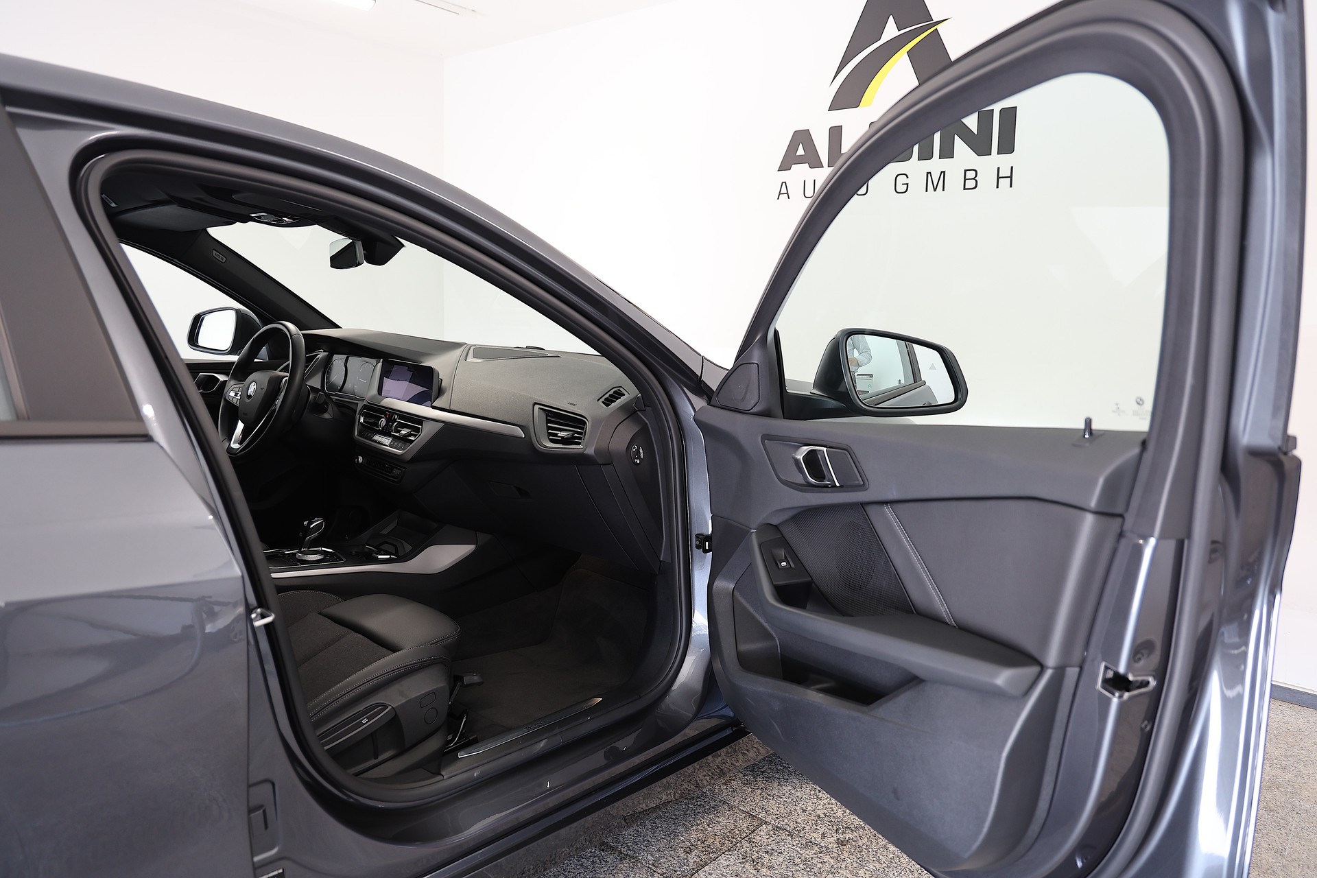 BMW 118i Steptronic *CH-FZ* *Gratis-Service*-image-11