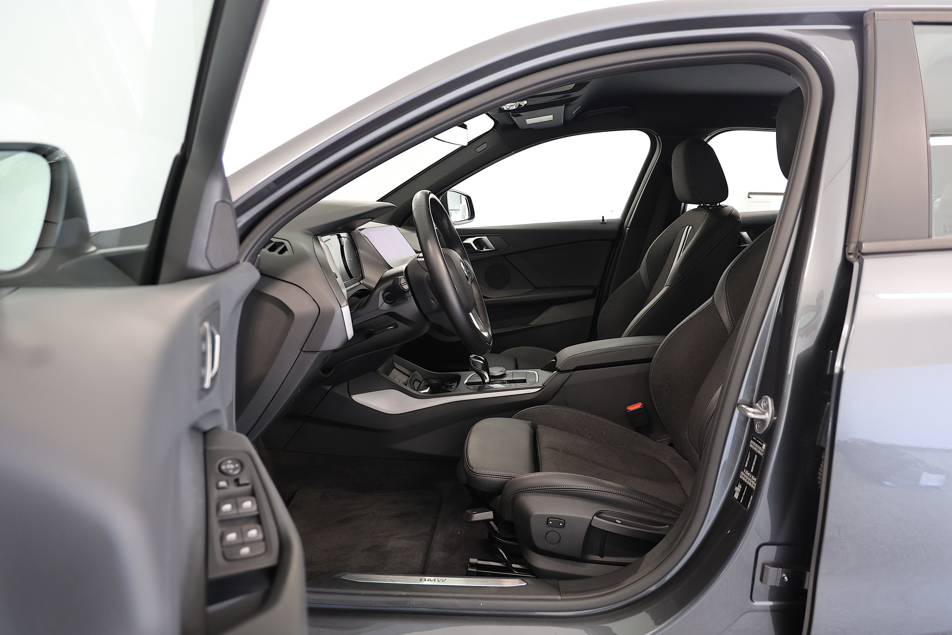 BMW 118i Steptronic *CH-FZ* *Gratis-Service*-image-6