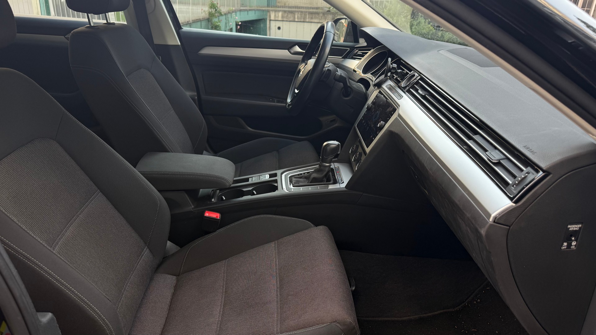VW Passat Variant 2.0 TDI BMT Comfortline DSG 4Motion-image-16