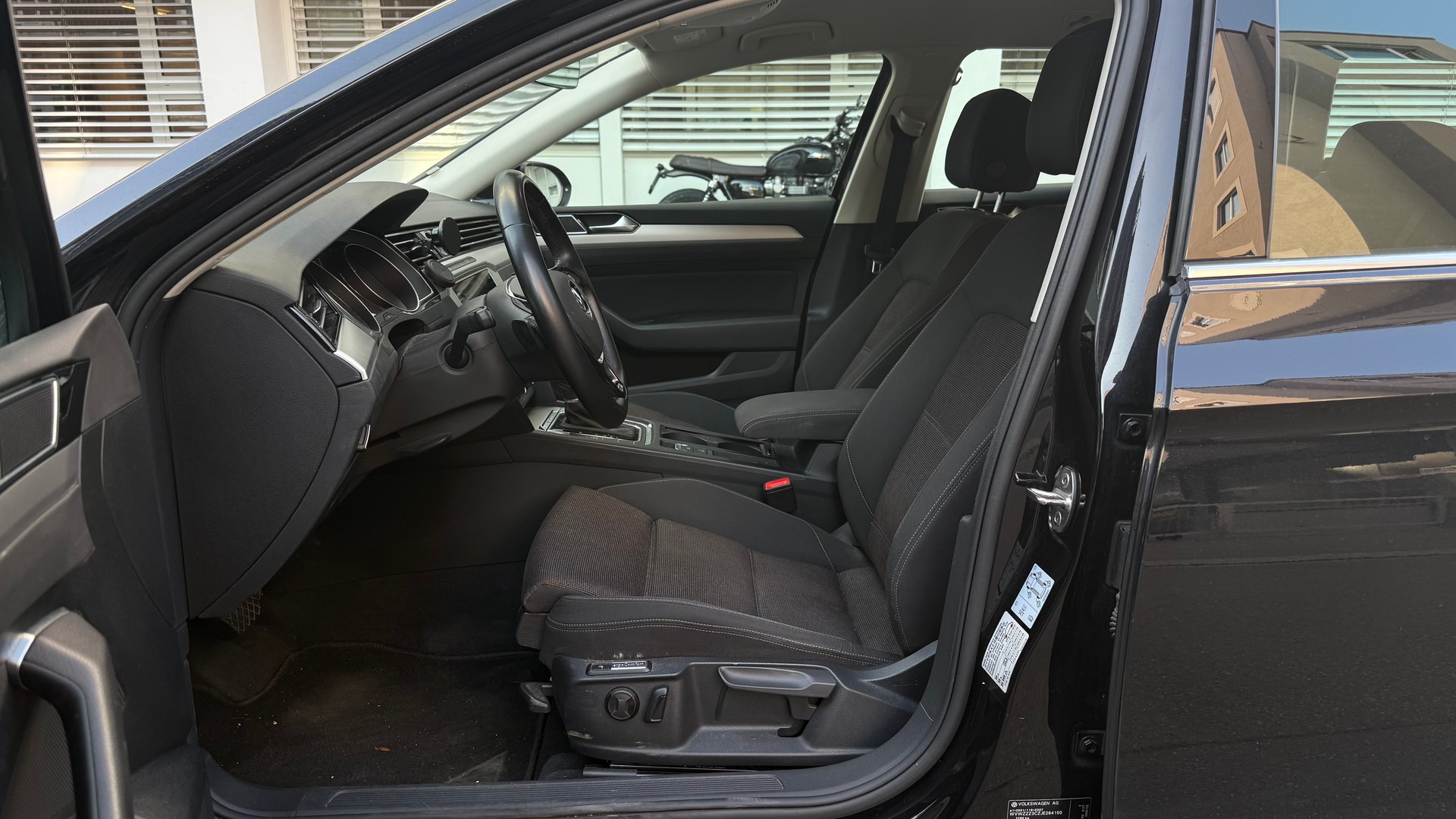 VW Passat Variant 2.0 TDI BMT Comfortline DSG 4Motion-image-7