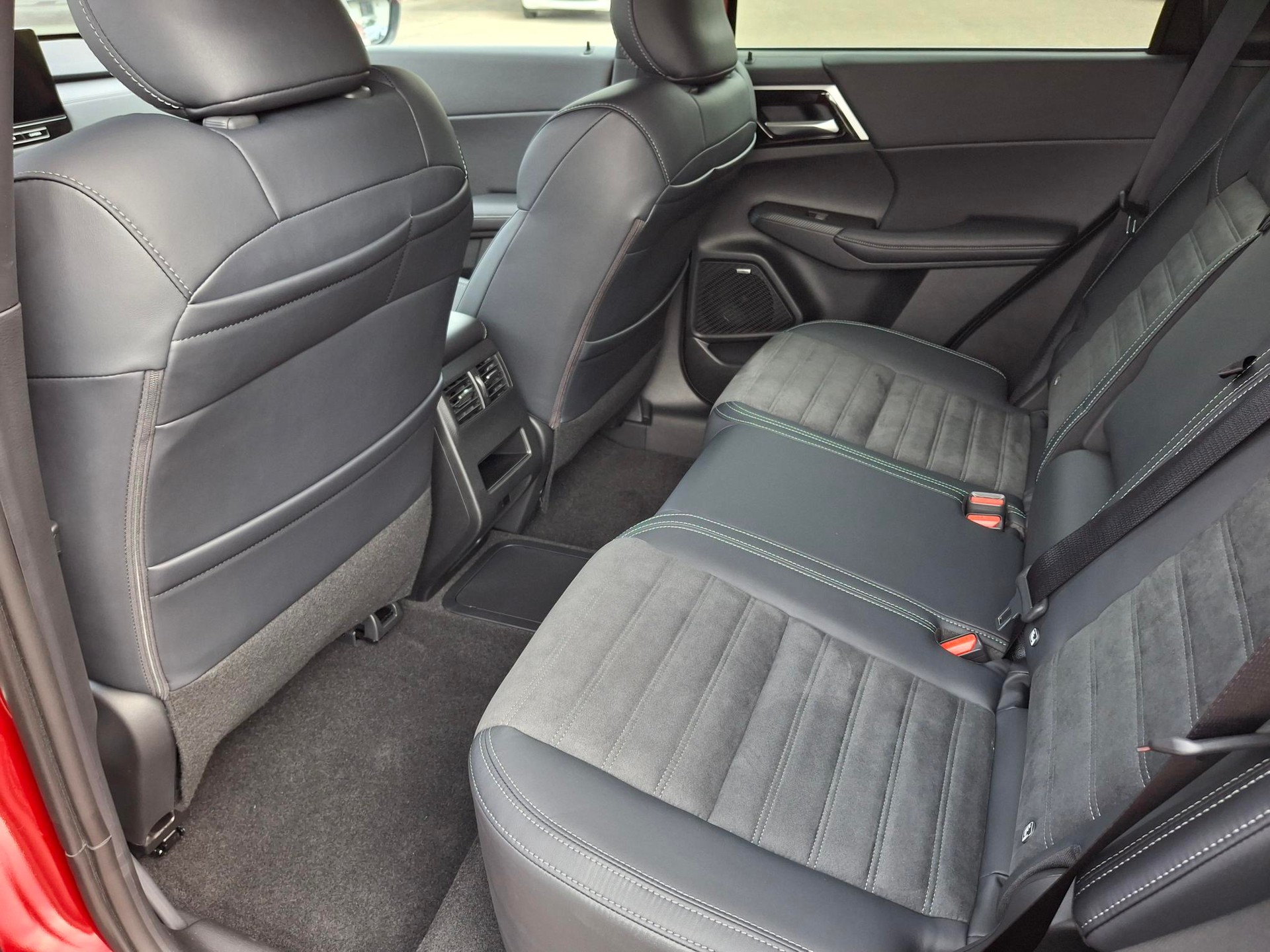 MITSUBISHI OUTLANDER PHEV 2.4 INVITE 4X4-image-7