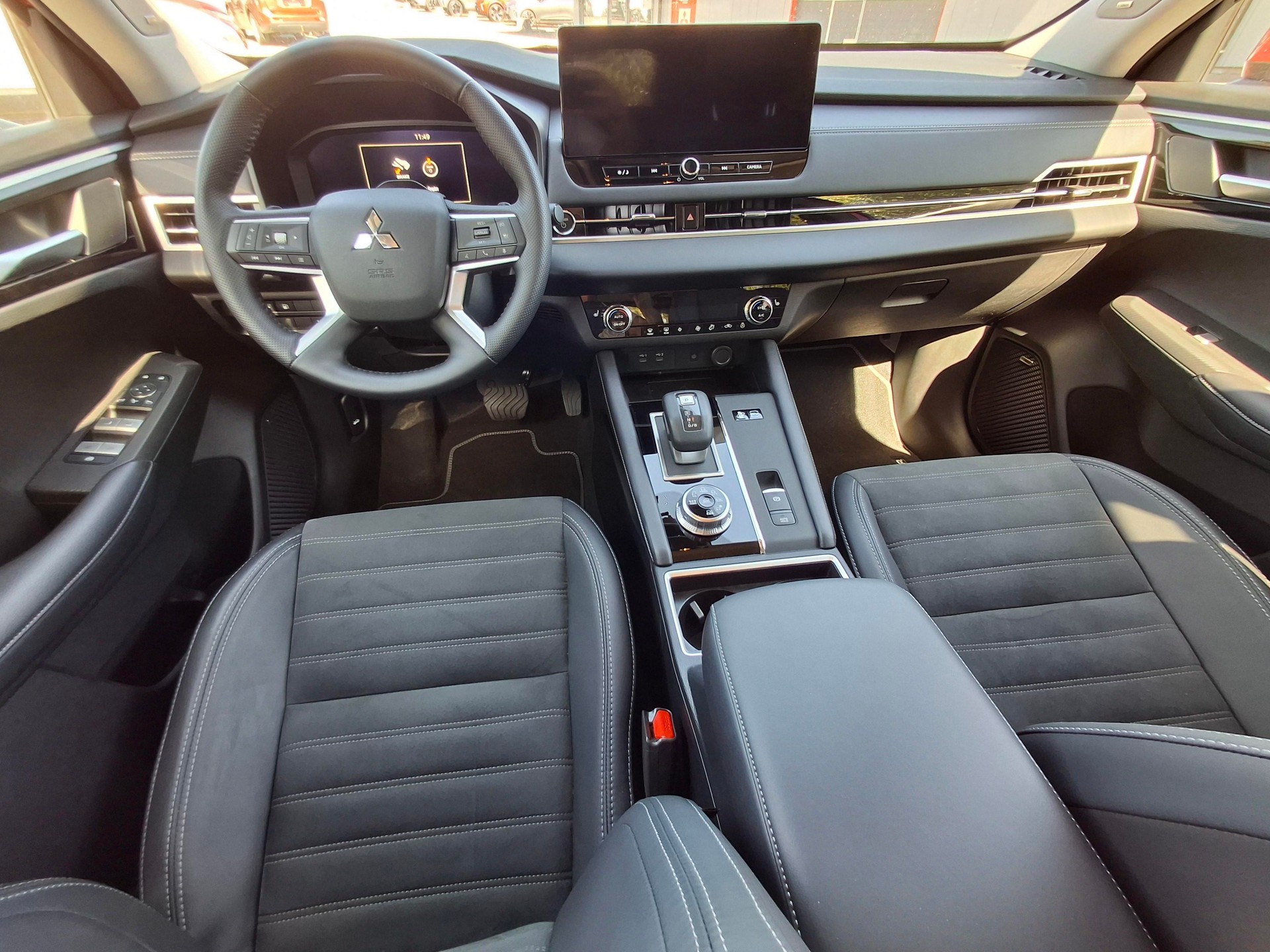 MITSUBISHI OUTLANDER PHEV 2.4 INVITE 4X4-image-9