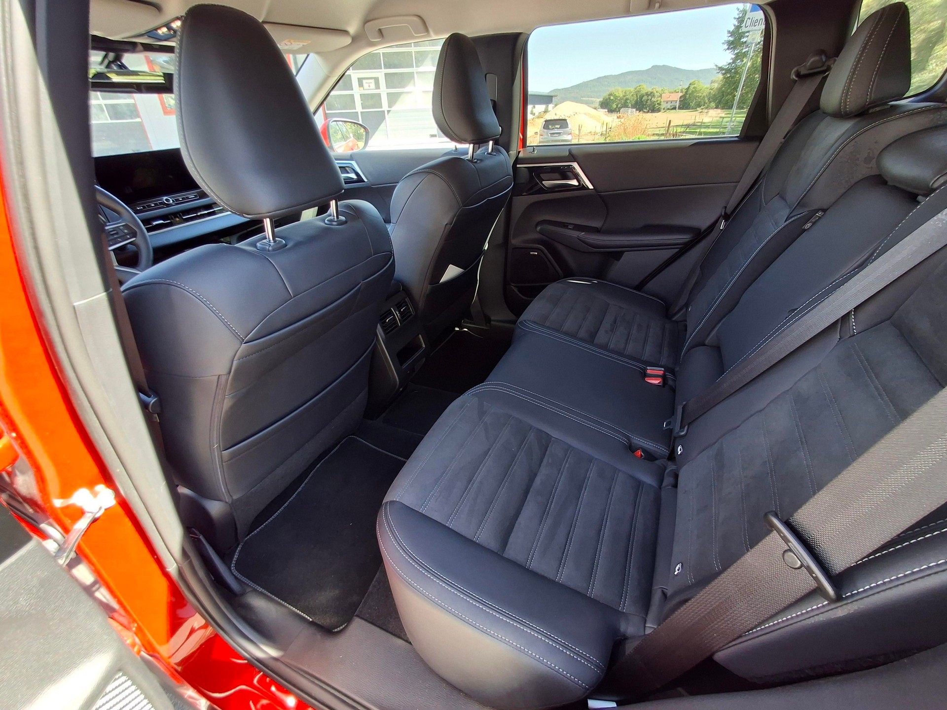 MITSUBISHI OUTLANDER PHEV 2.4 INVITE 4X4-image-8