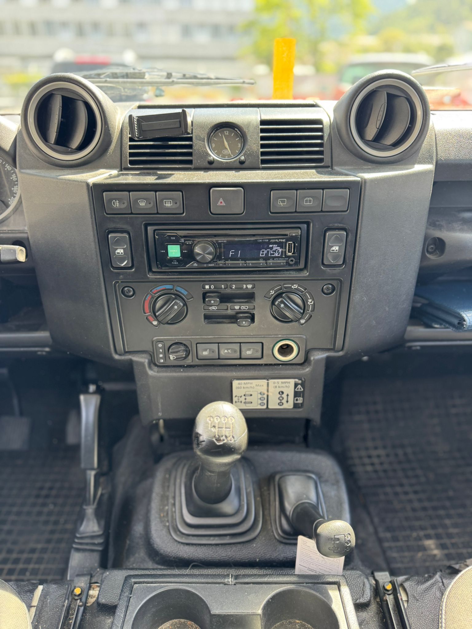 LAND ROVER Defender 110 SW 2.4Tdc-image-6