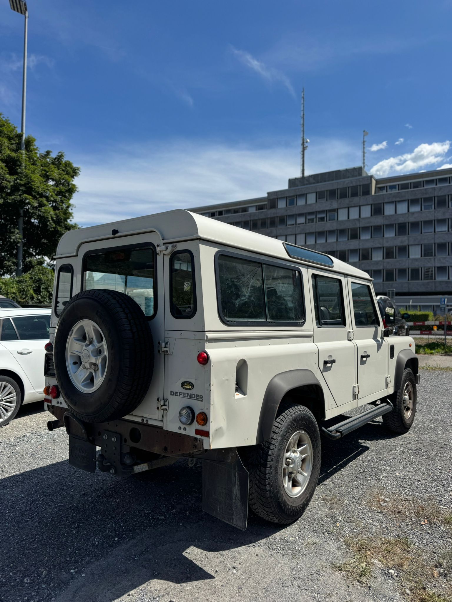 LAND ROVER Defender 110 SW 2.4Tdc-image-2
