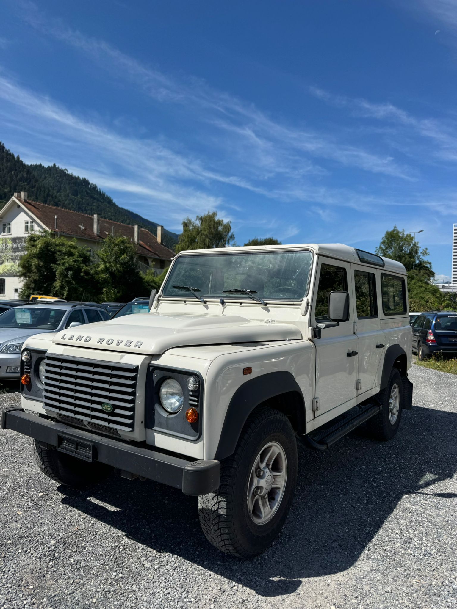 LAND ROVER Defender 110 SW 2.4Tdc-image-12