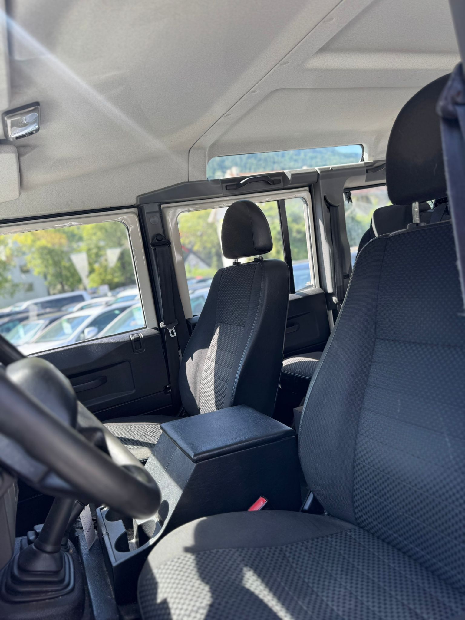 LAND ROVER Defender 110 SW 2.4Tdc-image-4