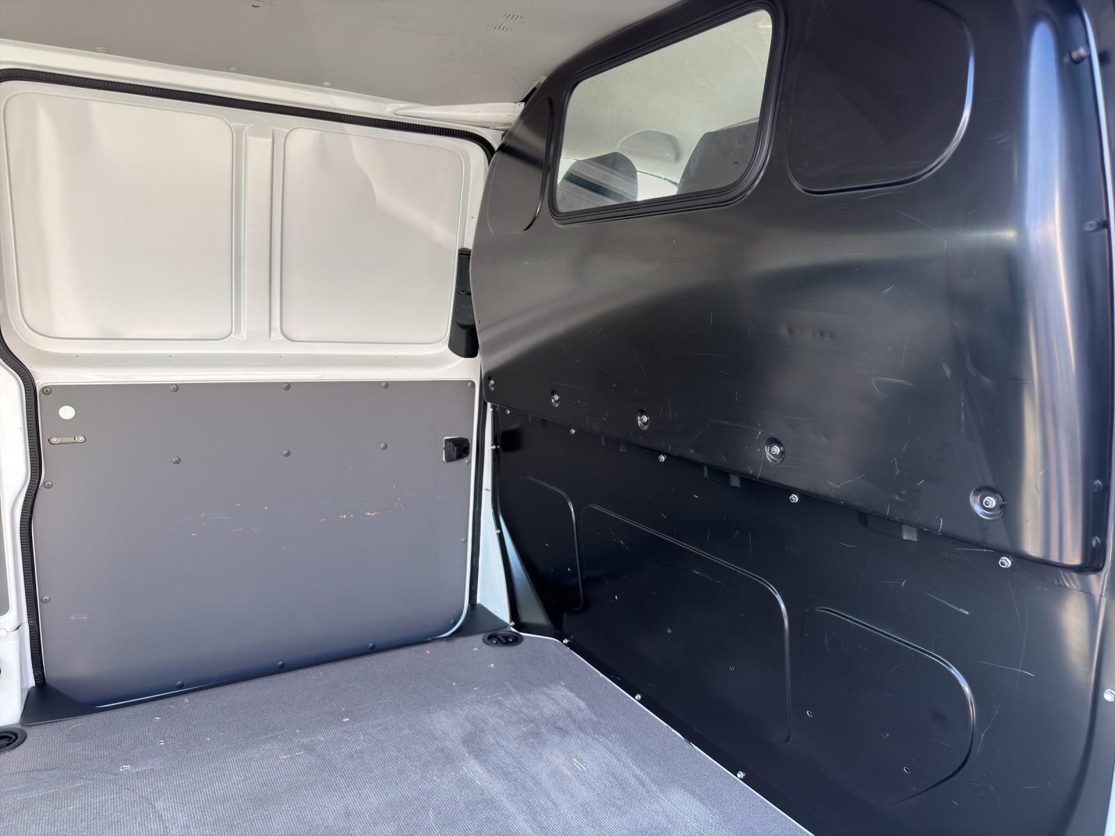 VW T6.1 2.0 TDI-image-14