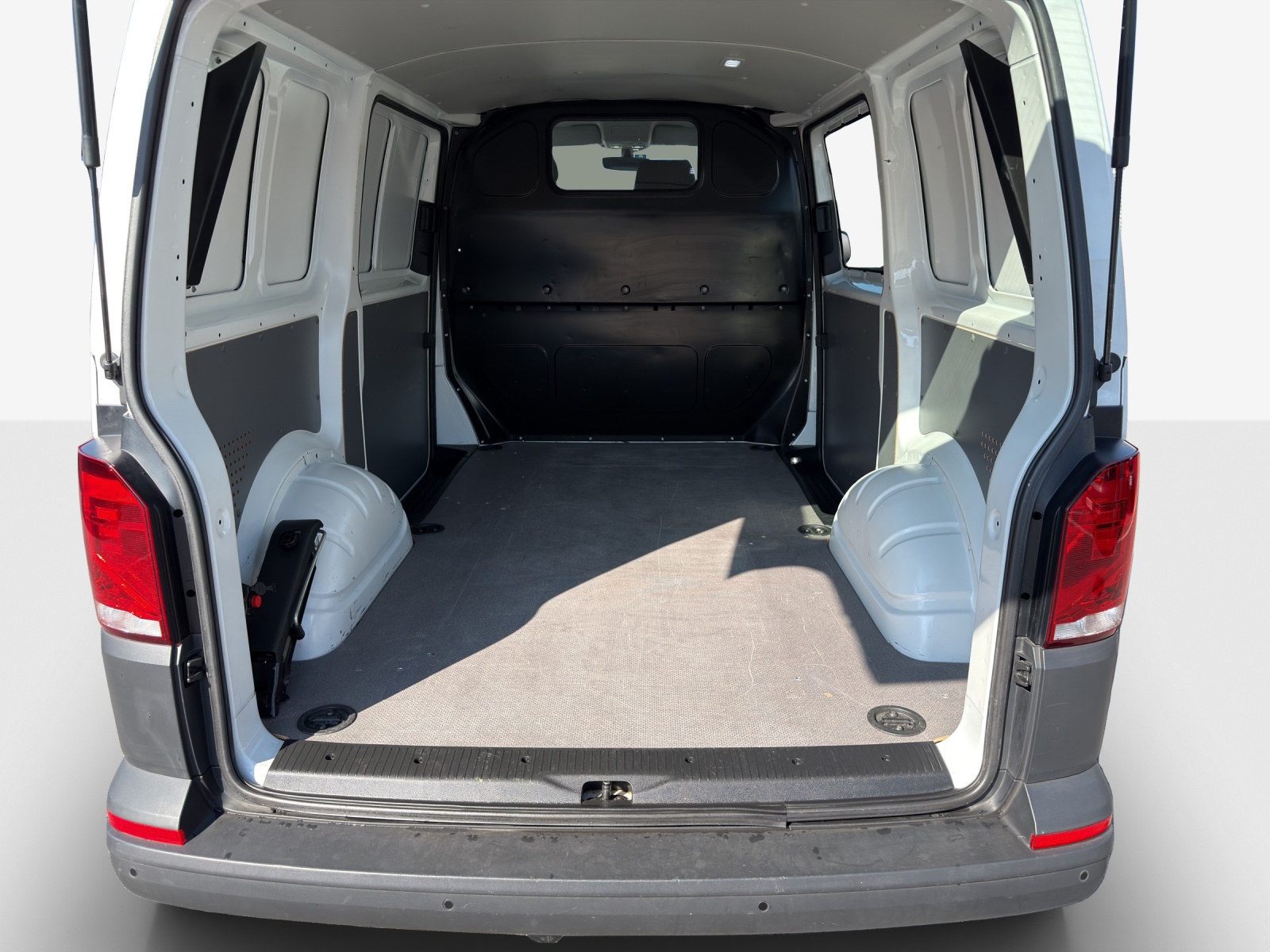VW T6.1 2.0 TDI-image-12
